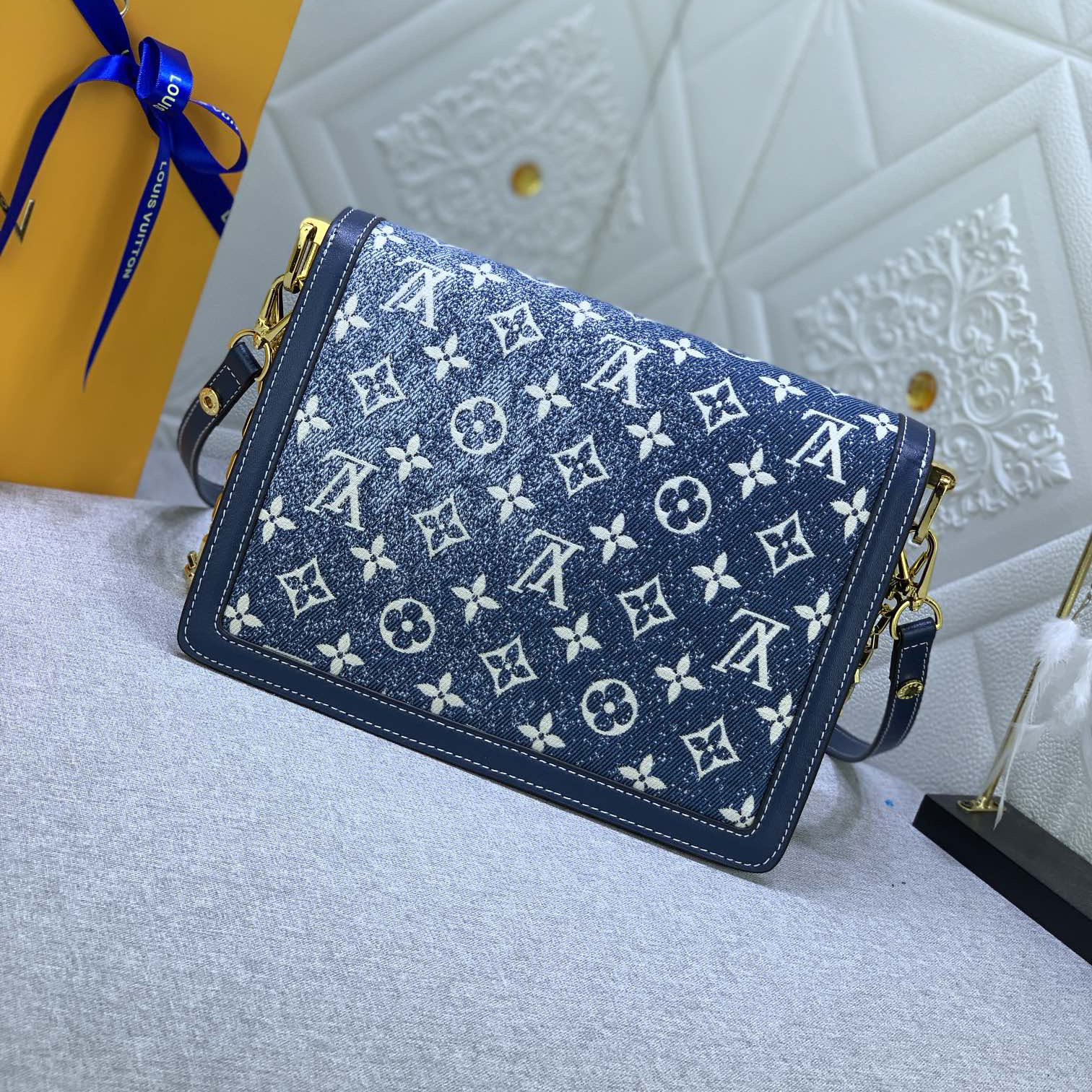 LV High Quality Women Shoulder Bags Luxuries Handbag Made Of Retro Logo Denim Fabric, Detachable Chain And Inner Compartment Adding Functional Details Female Hand Bag