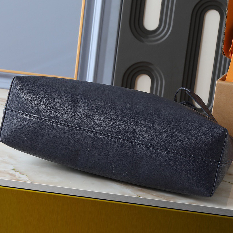 LV High Quality Women Shoulder Bags Luxuries Handbag Features A Spacious Interior Made Of Cowhide Leather Making It Easy To Store Daily Needs The Handle Allows For Shoulder Back Close Fitting Or Handheld Carrying Female Hand Bag