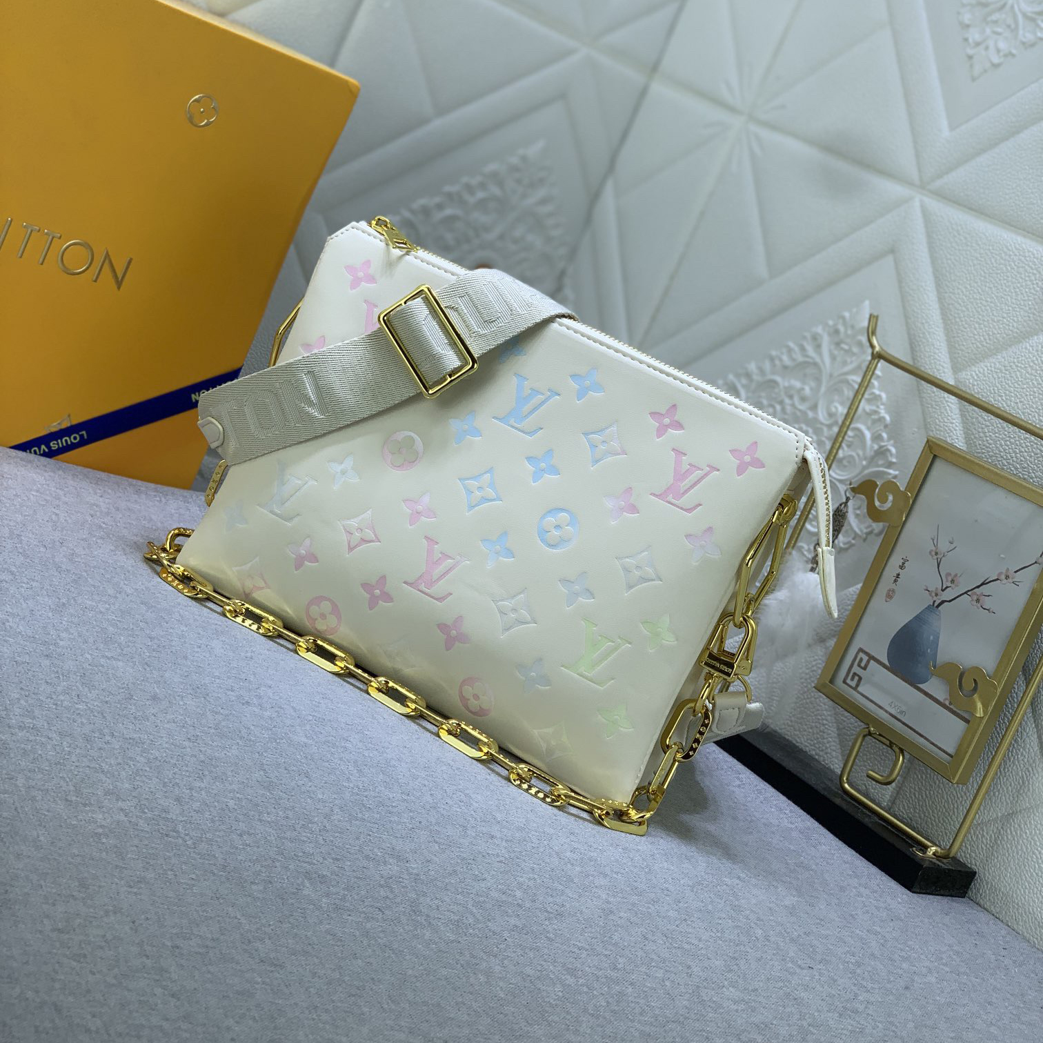 LV High Quality Women Shoulder Bags Luxuries Handbag Monogram Embossed Fluffy Sheepskin Creates A Pillow Configuration Can Be Slung Diagonally With Shoulder Straps Or Carried Under The Armpit With Female Hand Bag