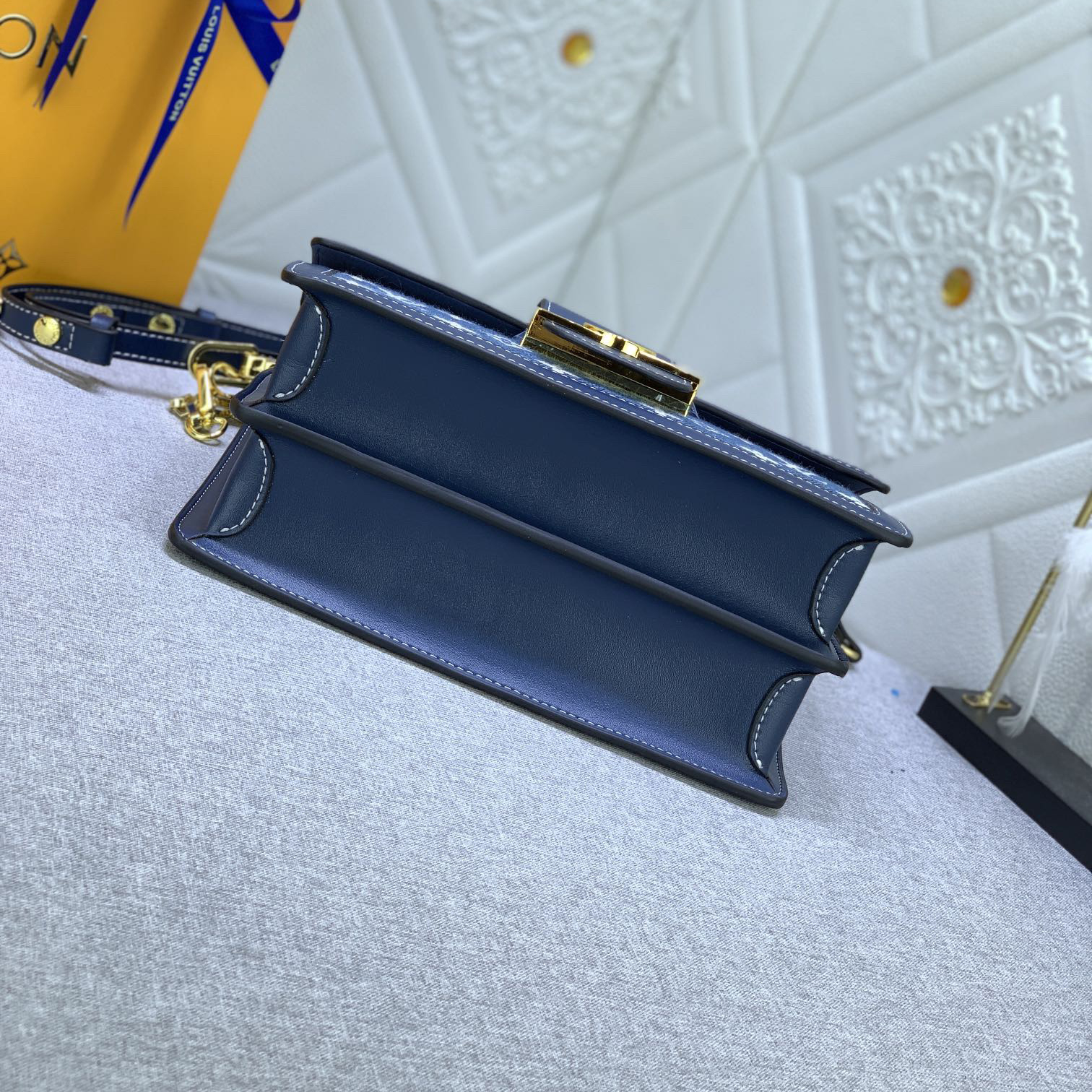 LV High Quality Women Shoulder Bags Luxuries Handbag Made Of Retro Logo Denim Fabric, Detachable Chain And Inner Compartment Adding Functional Details Female Hand Bag