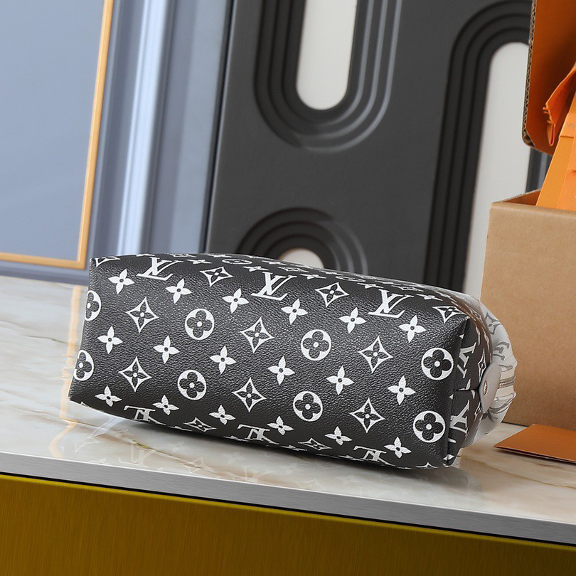 LV High Quality Women's Makeup Bag Luxury Classic Monogram Coated Canvas And Metal Parts With Washable Inner Lining Patch Bag And Zipper Inner Bag Ensure Toiletries Are Organized Female Hand Bag