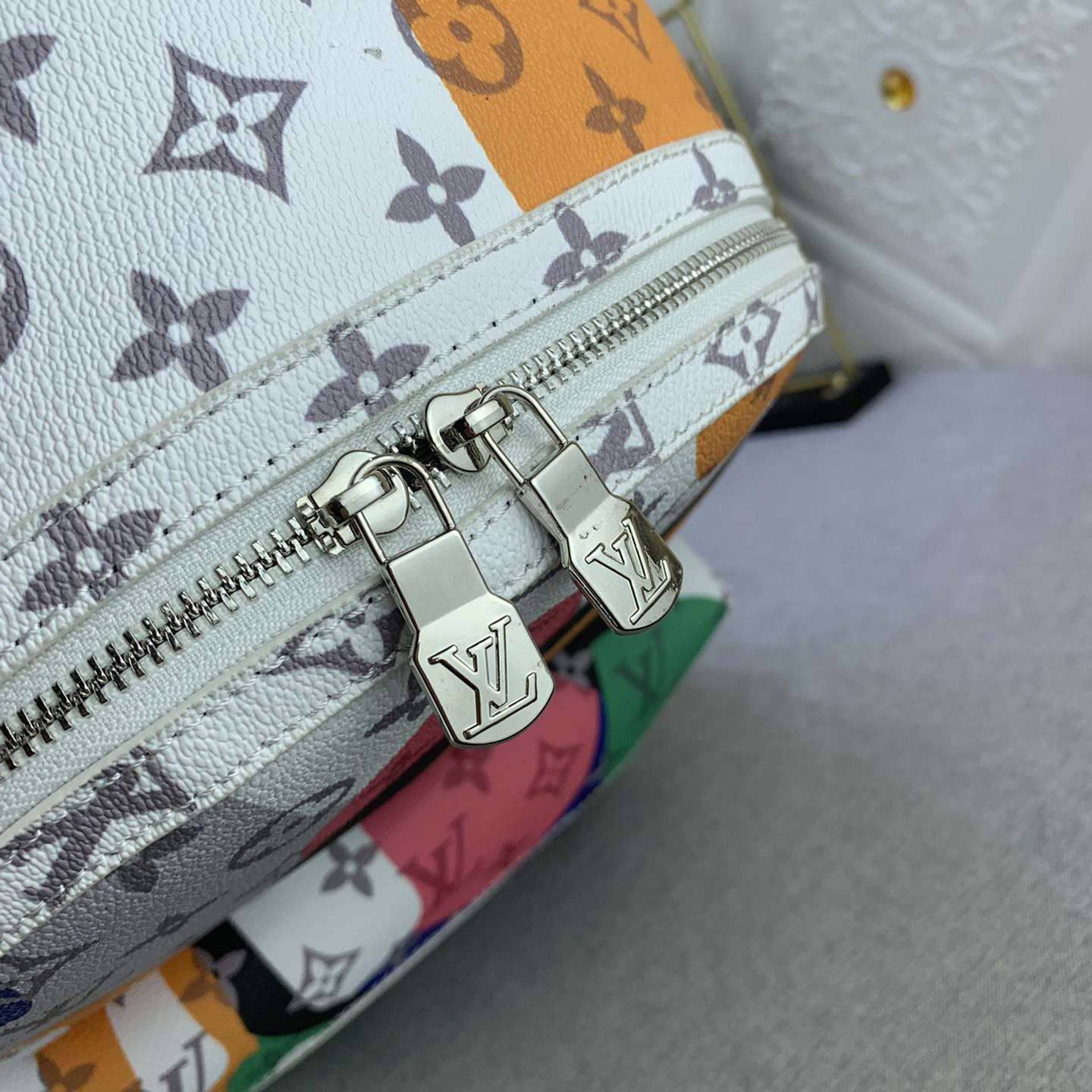 LV High Quality Unisex Backpack Luxury Backpack Monogram Canvas And Leather Are Used To Create An Illusion Effect Face Pattern Color Blocks And Monogram Printed Unisex Backpack Are First Applied To The Canvas