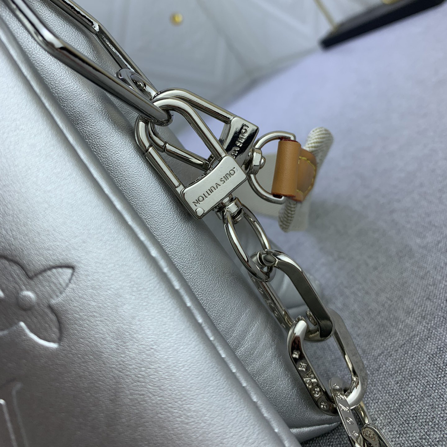 LV High Quality Women Shoulder Bags Luxuries Handbag Monogram Embossed Fluffy Sheepskin Creates A Pillow Configuration Can Be Slung Diagonally With Shoulder Straps Or Carried Under The Armpit With Female Hand Bag