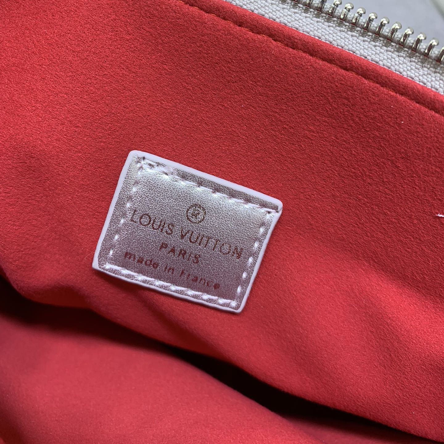 LV High Quality Women Shoulder Bags Luxuries Handbag Monogram Embossed Fluffy Sheepskin Creates A Pillow Configuration Can Be Slung Diagonally With Shoulder Straps Or Carried Under The Armpit With Female Hand Bag