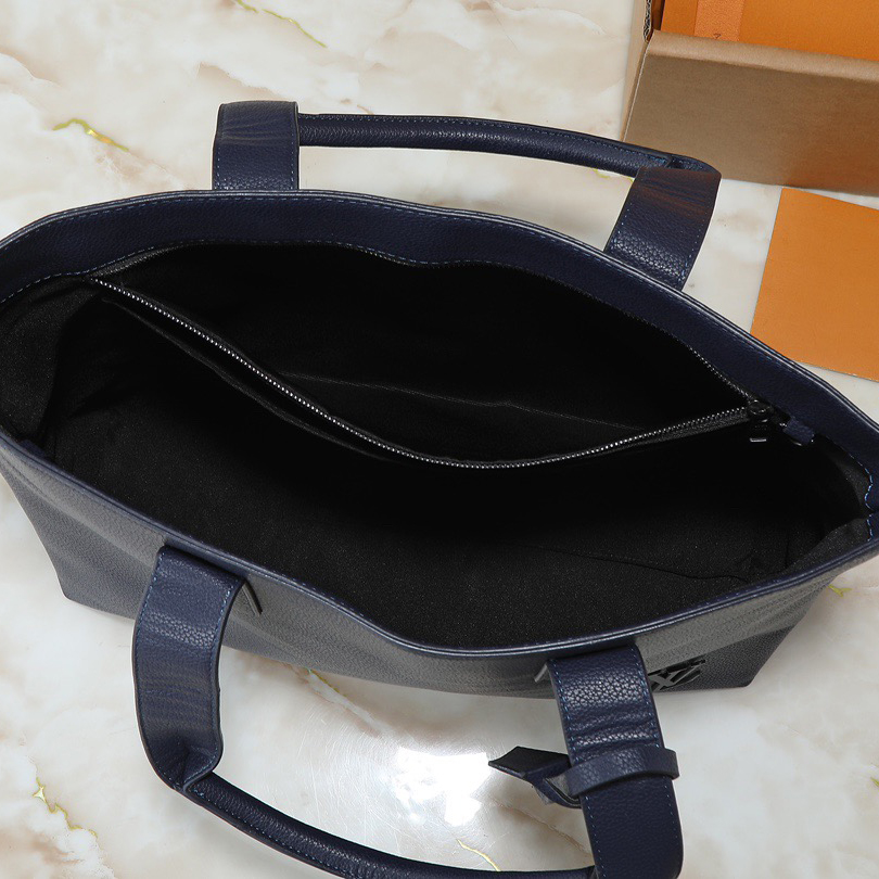 LV High Quality Women Shoulder Bags Luxuries Handbag Features A Spacious Interior Made Of Cowhide Leather Making It Easy To Store Daily Needs The Handle Allows For Shoulder Back Close Fitting Or Handheld Carrying Female Hand Bag