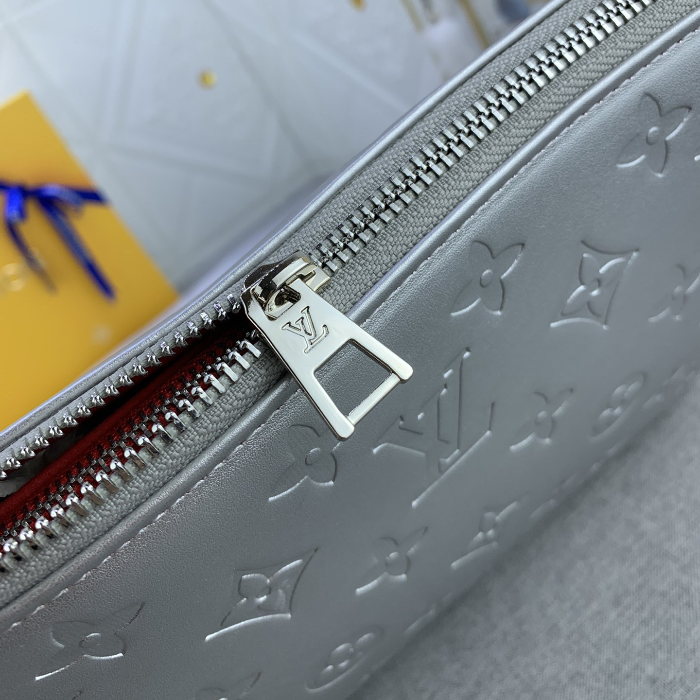 LV High Quality Women Shoulder Bags Luxuries Handbag Monogram Embossed Fluffy Sheepskin Creates A Pillow Configuration Can Be Slung Diagonally With Shoulder Straps Or Carried Under The Armpit With Female Hand Bag