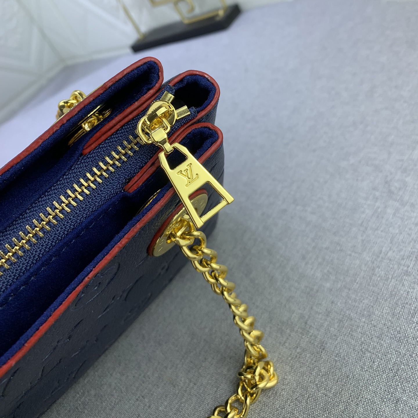 LV High Quality Women Shoulder Bags Luxury Handbag Is Made Of Monogram Canvas And Grain Calf Leather Equipped With A Gold Sliding Chain Gold Metal Trim And Eye-Catching Leather Trim Female Hand Bag