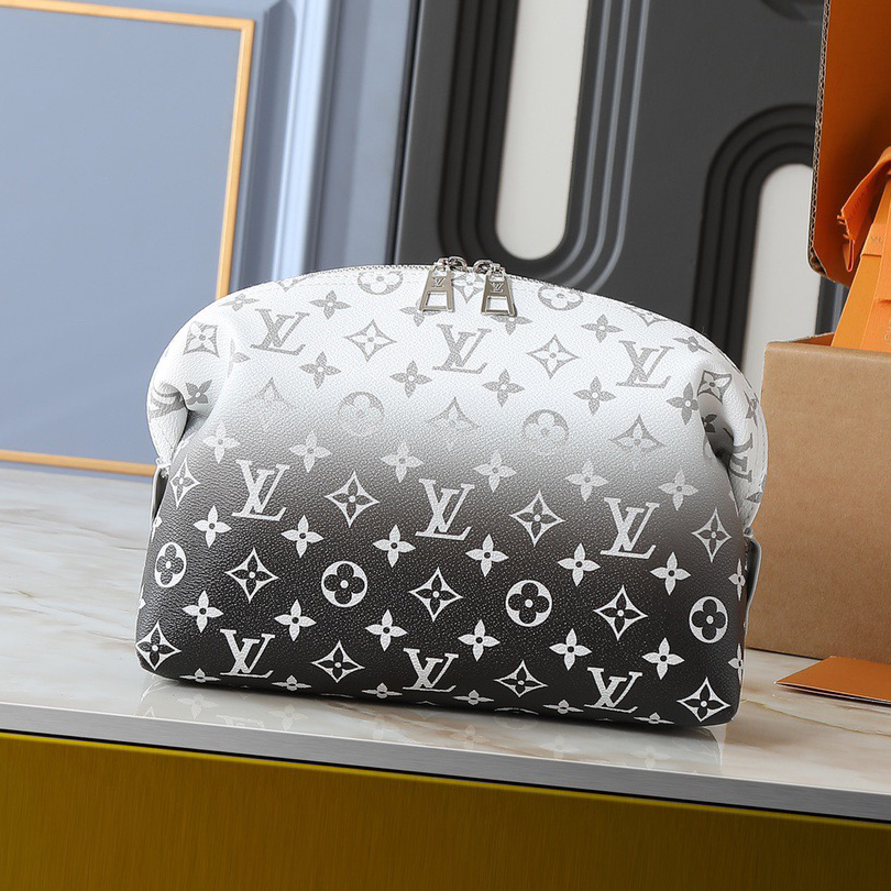 LV High Quality Women's Makeup Bag Luxury Classic Monogram Coated Canvas And Metal Parts With Washable Inner Lining Patch Bag And Zipper Inner Bag Ensure Toiletries Are Organized Female Hand Bag