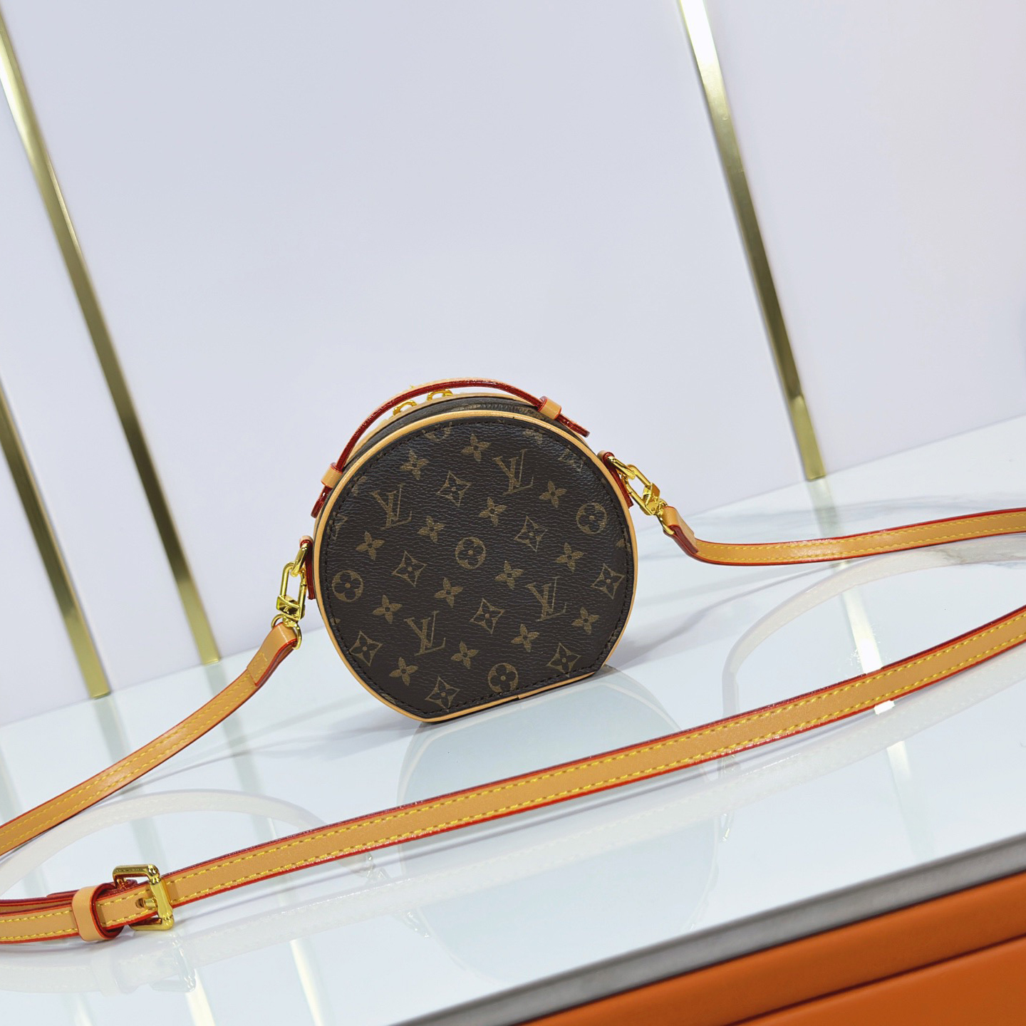 LV High Quality Women Shoulder Bags Luxuries Handbag Is Crafted With Monogram Canvas To Create A Classic Design It Features Detachable Shoulder Straps And Is Suitable For Carrying Carrying Or As A Waist Bag Female Hand Bag