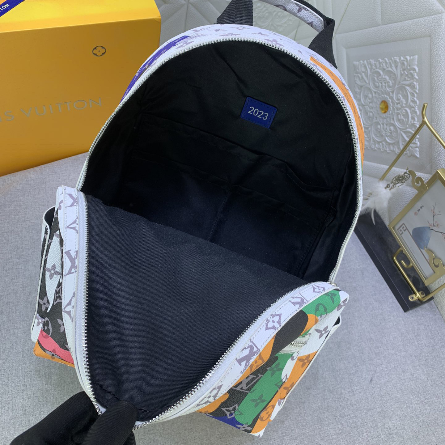 LV High Quality Unisex Backpack Luxury Backpack Monogram Canvas And Leather Are Used To Create An Illusion Effect Face Pattern Color Blocks And Monogram Printed Unisex Backpack Are First Applied To The Canvas