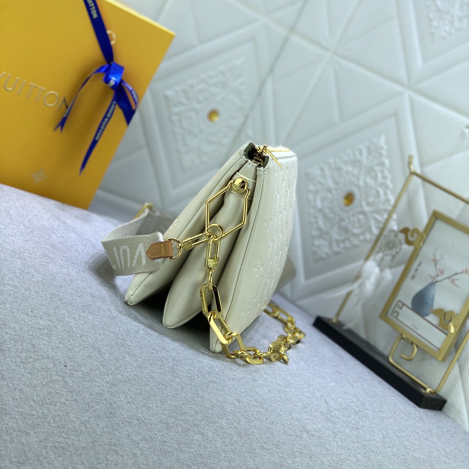 LV High Quality Women Shoulder Bags Luxuries Handbag Monogram Embossed Fluffy Sheepskin Creates A Pillow Configuration Can Be Slung Diagonally With Shoulder Straps Or Carried Under The Armpit With Female Hand Bag