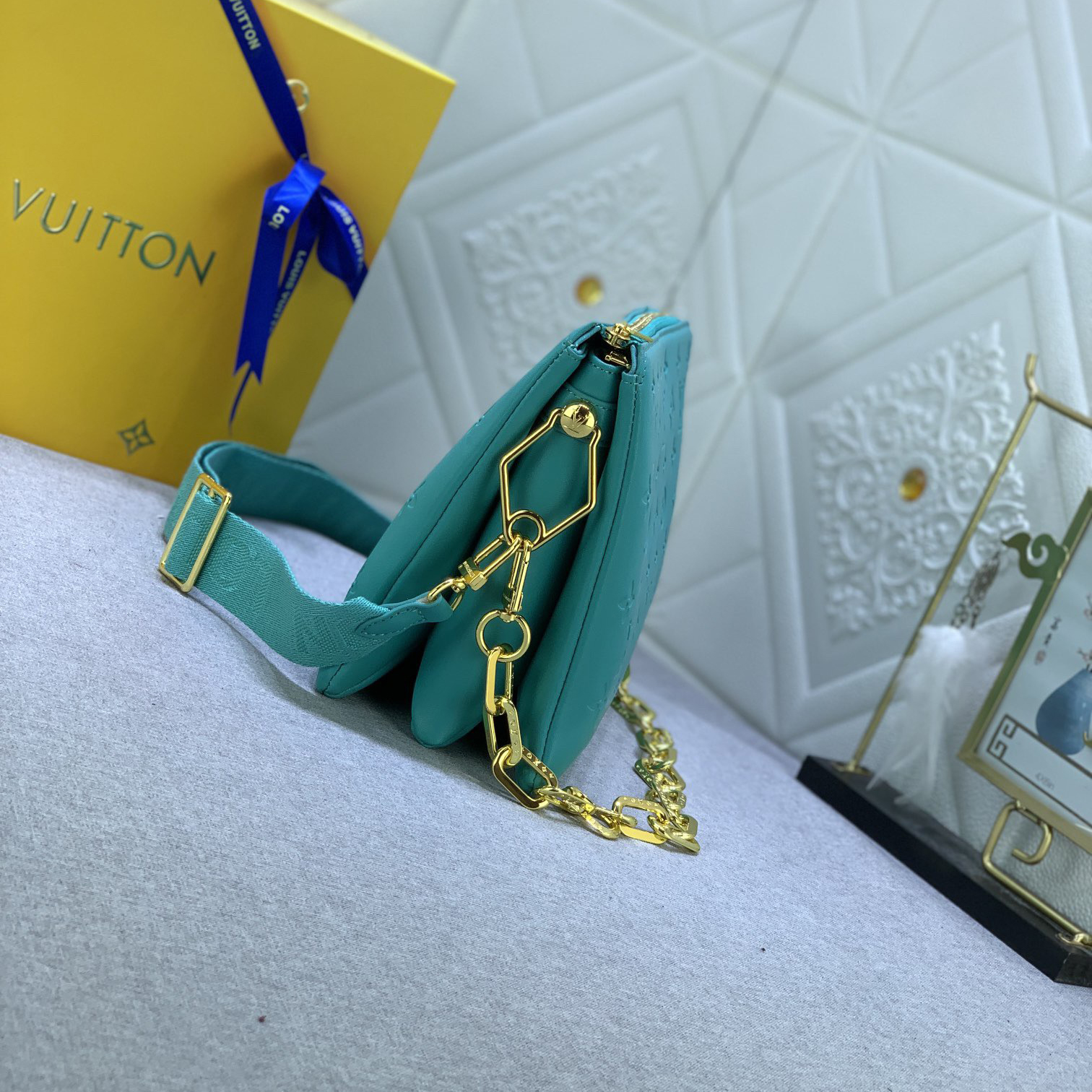 LV High Quality Women Shoulder Bags Luxuries Handbag Monogram Embossed Fluffy Sheepskin Creates A Pillow Configuration Can Be Slung Diagonally With Shoulder Straps Or Carried Under The Armpit With Female Hand Bag