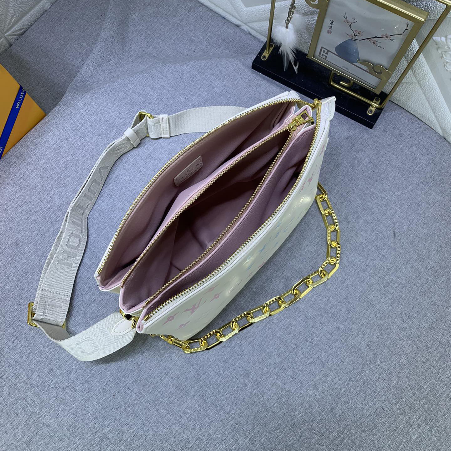 LV High Quality Women Shoulder Bags Luxuries Handbag Monogram Embossed Fluffy Sheepskin Creates A Pillow Configuration Can Be Slung Diagonally With Shoulder Straps Or Carried Under The Armpit With Female Hand Bag