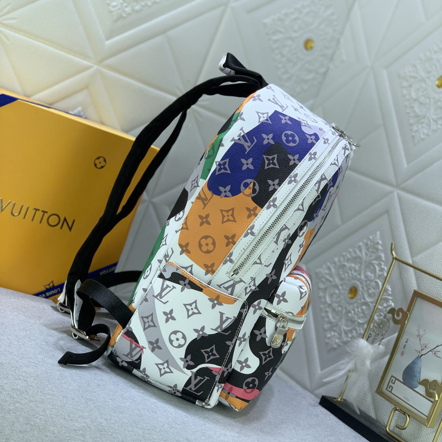 LV High Quality Unisex Backpack Luxury Backpack Monogram Canvas And Leather Are Used To Create An Illusion Effect Face Pattern Color Blocks And Monogram Printed Unisex Backpack Are First Applied To The Canvas