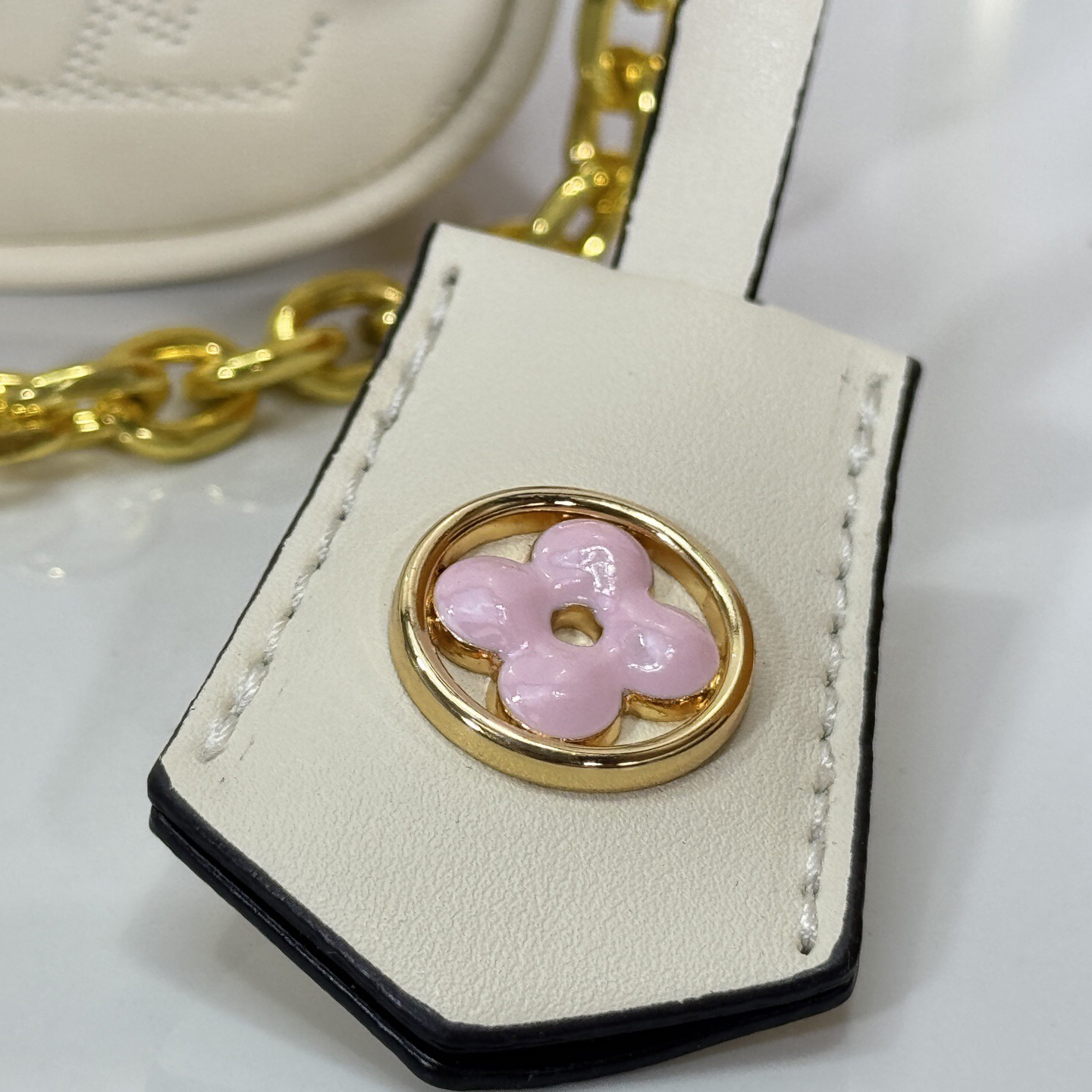 LV High Quality Women Shoulder Bags Luxuries Handbag Leather Surface Embossed With Large Monogram Pattern. Detachable And Adjustable Leather Shoulder Straps Allowing For Easy Switching Between Handheld, Shoulder Back And Crossbody Female Hand Bag