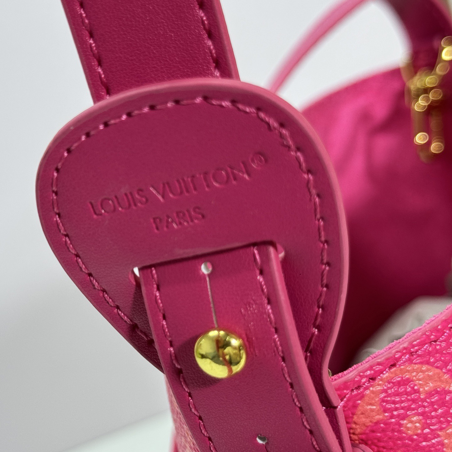 LV High Quality Women Shoulder Bags Handbag With Cowhide Leather And Shiny Metal Adjustable Shoulder Straps Continuing The Brand's Box Making Heritage Leather Shoulder Straps Add Crossbody And Shoulder Back Options Luxury Female Hand Bag