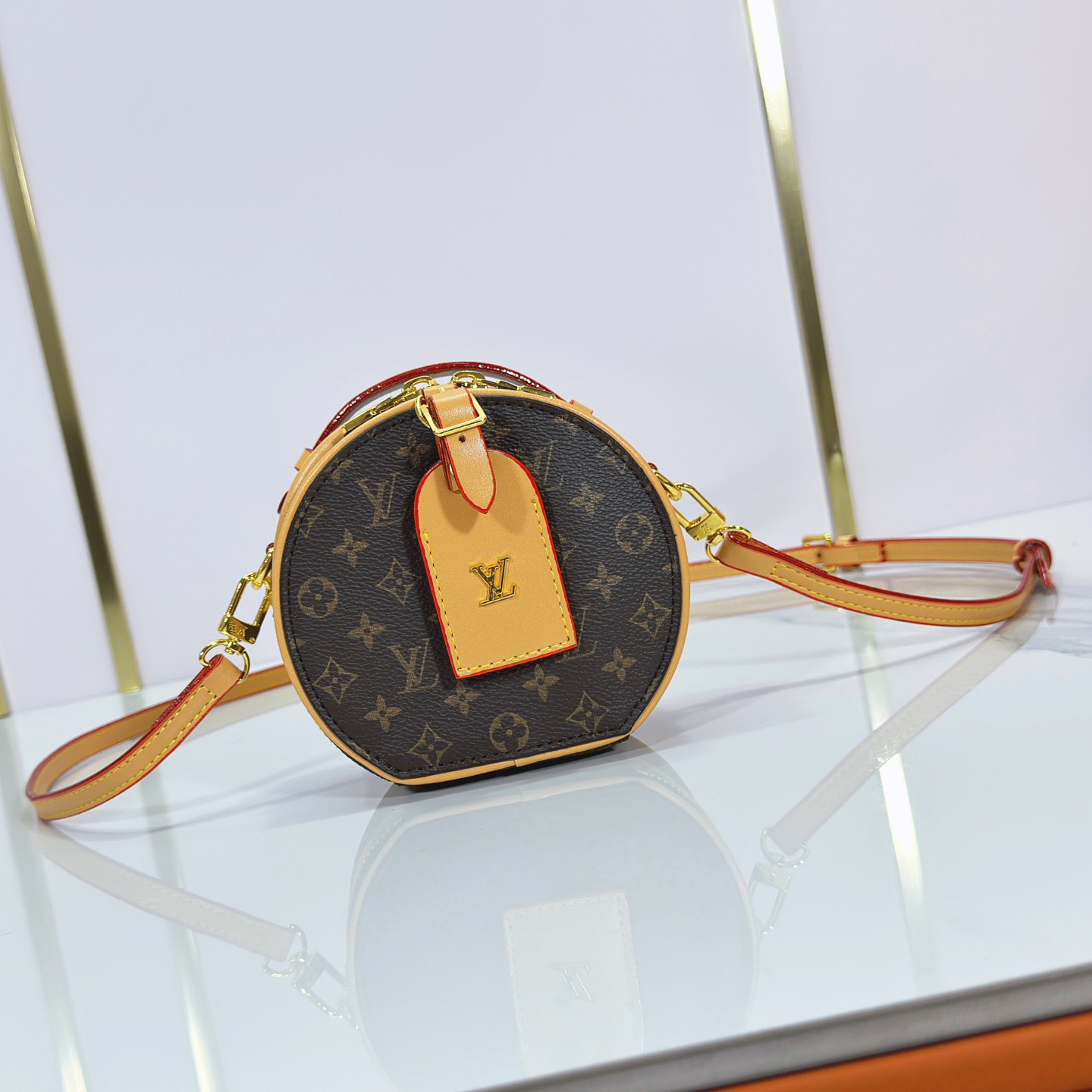 LV High Quality Women Shoulder Bags Luxuries Handbag Is Crafted With Monogram Canvas To Create A Classic Design It Features Detachable Shoulder Straps And Is Suitable For Carrying Carrying Or As A Waist Bag Female Hand Bag