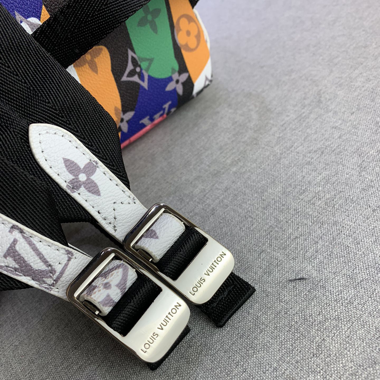 LV High Quality Unisex Backpack Luxury Backpack Monogram Canvas And Leather Are Used To Create An Illusion Effect Face Pattern Color Blocks And Monogram Printed Unisex Backpack Are First Applied To The Canvas