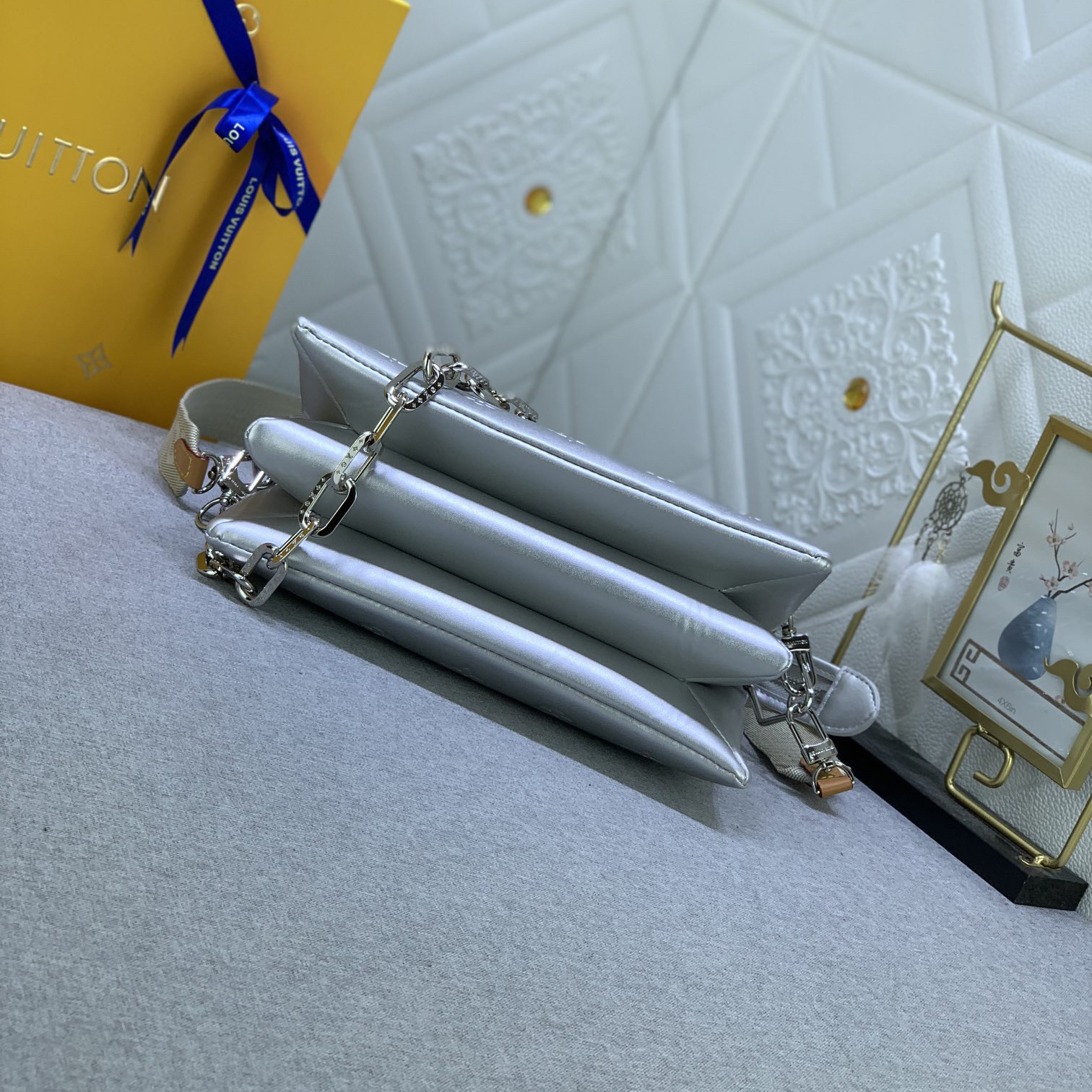 LV High Quality Women Shoulder Bags Luxuries Handbag Monogram Embossed Fluffy Sheepskin Creates A Pillow Configuration Can Be Slung Diagonally With Shoulder Straps Or Carried Under The Armpit With Female Hand Bag