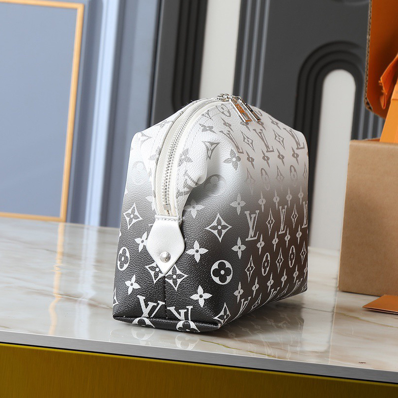 LV High Quality Women's Makeup Bag Luxury Classic Monogram Coated Canvas And Metal Parts With Washable Inner Lining Patch Bag And Zipper Inner Bag Ensure Toiletries Are Organized Female Hand Bag