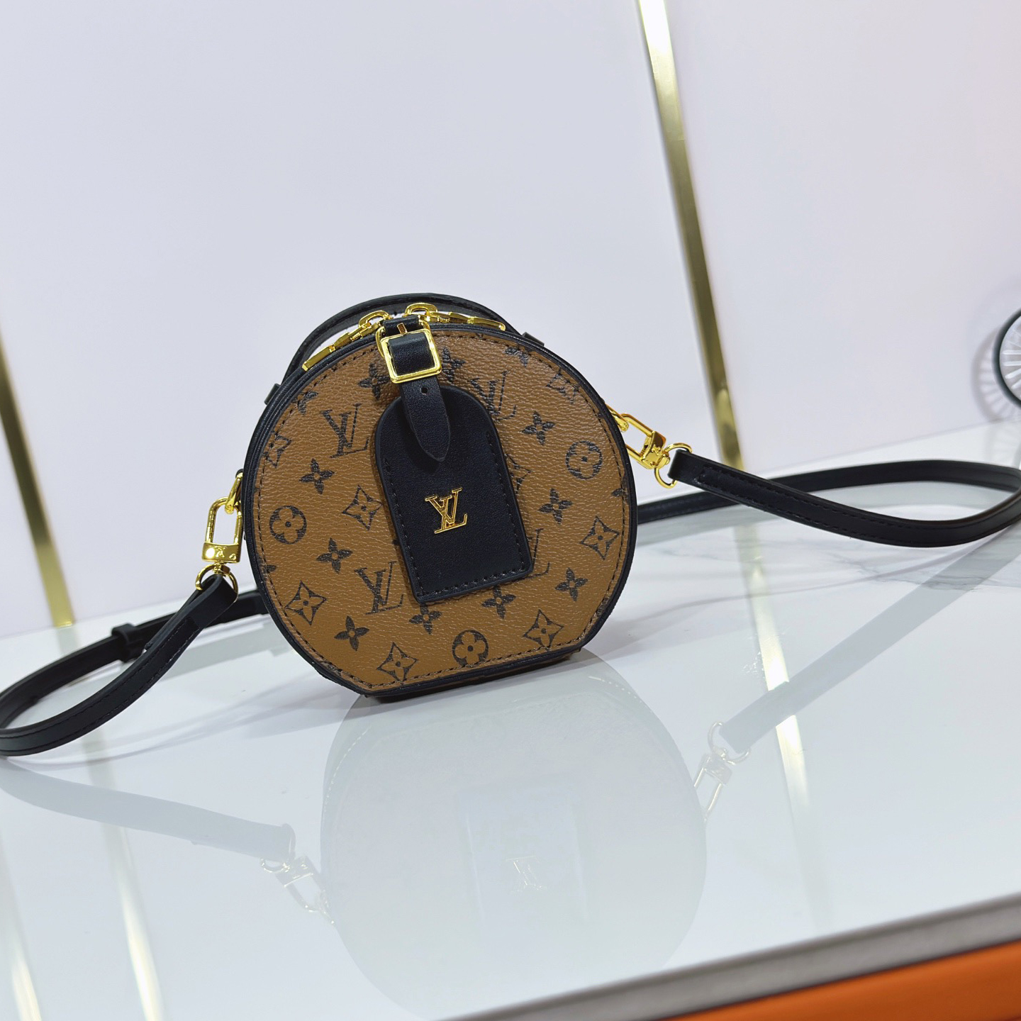 LV High Quality Women Shoulder Bags Luxuries Handbag Is Crafted With Monogram Canvas To Create A Classic Design It Features Detachable Shoulder Straps And Is Suitable For Carrying Carrying Or As A Waist Bag Female Hand Bag
