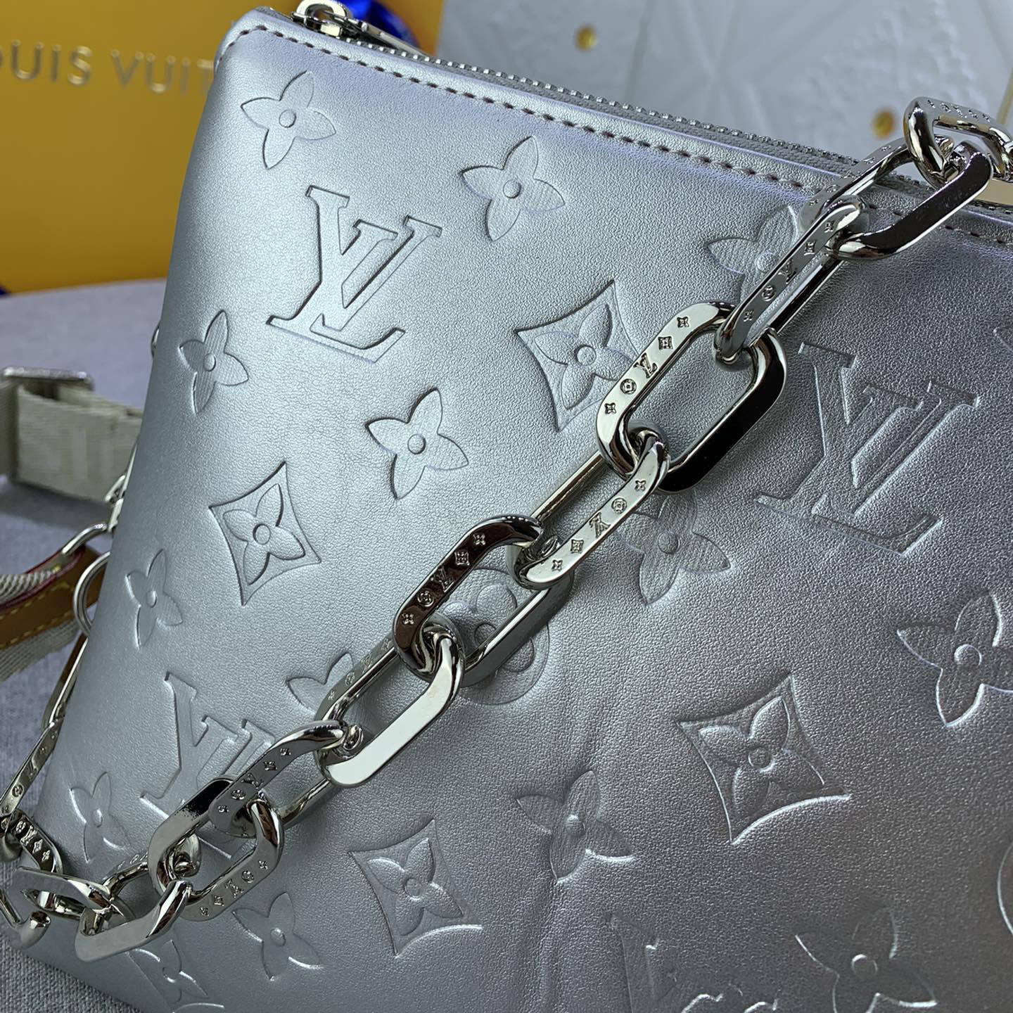 LV High Quality Women Shoulder Bags Luxuries Handbag Monogram Embossed Fluffy Sheepskin Creates A Pillow Configuration Can Be Slung Diagonally With Shoulder Straps Or Carried Under The Armpit With Female Hand Bag