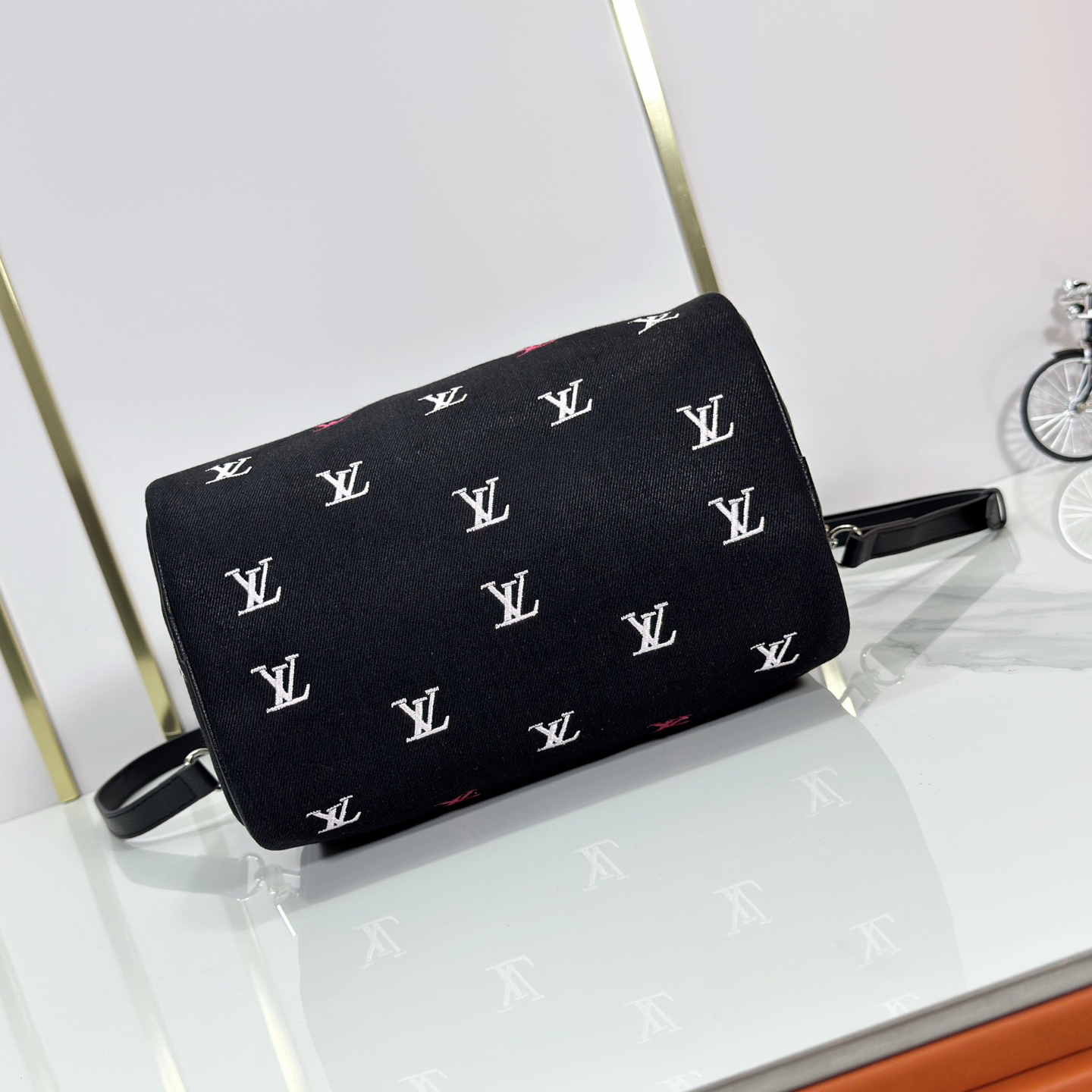 LV High Quality Women Shoulder Bags Luxuries Denim Embroidered Travel Bag Turns Lively Notes Into Colorful Lv Letter Embroidery Female Hand Bag With Sharp Synesthesia