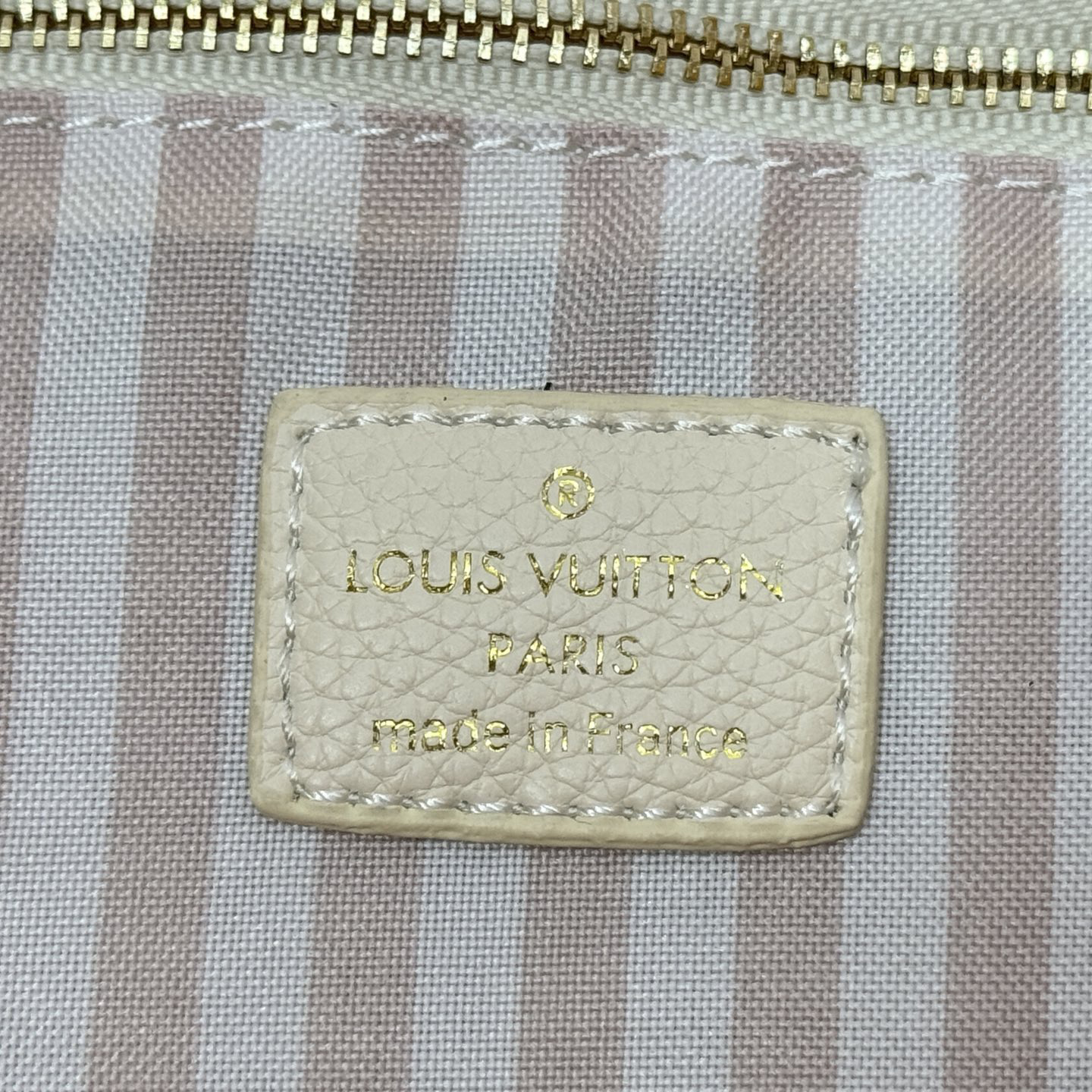 LV Designer Bagss Luxury Bag Classic Handbag The Its Ample Interior Can Accommodate Printed Laptops And Other Office Supplies Fashion Bag High Quality Leather Bag