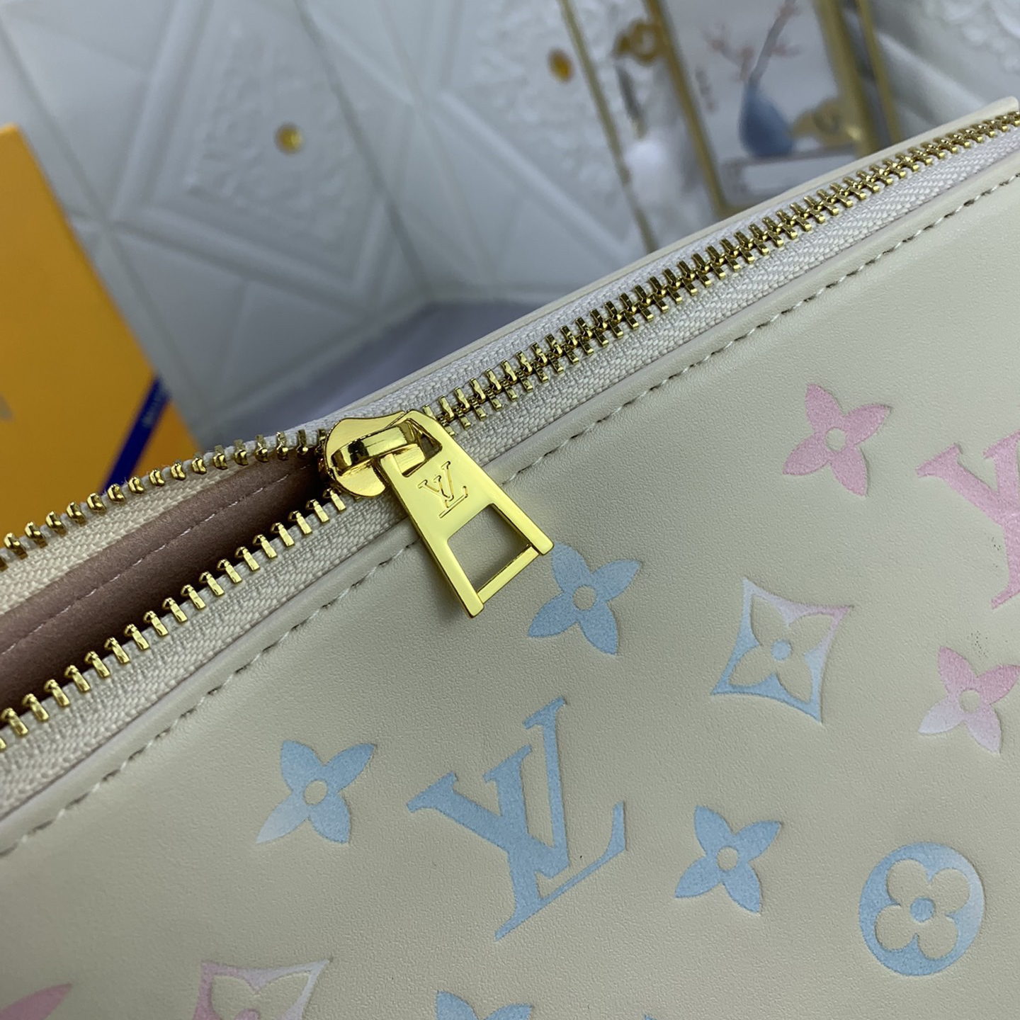 LV High Quality Women Shoulder Bags Luxuries Handbag Monogram Embossed Fluffy Sheepskin Creates A Pillow Configuration Can Be Slung Diagonally With Shoulder Straps Or Carried Under The Armpit With Female Hand Bag