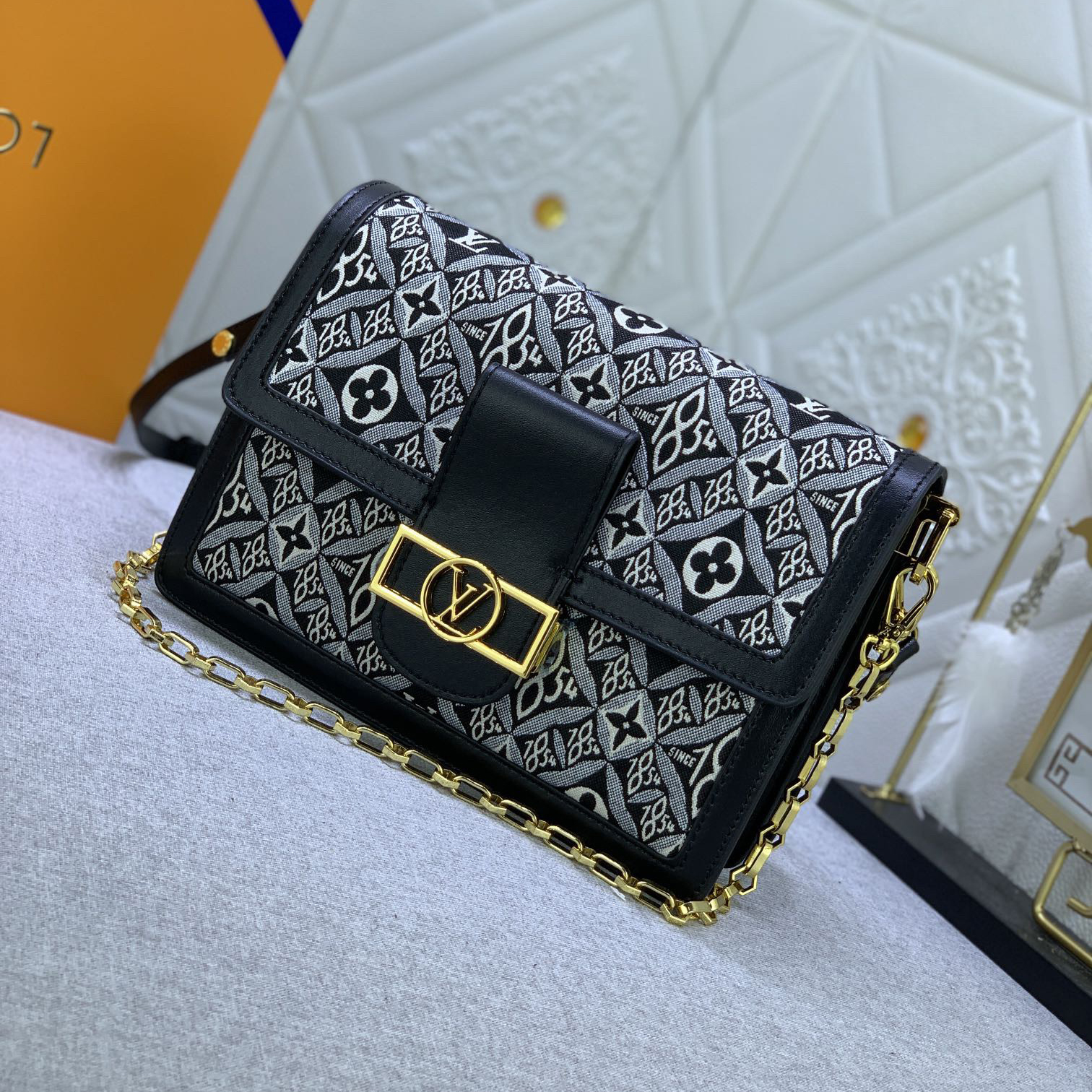 LV High Quality Women Shoulder Bags Luxuries Handbag Is Made Of Brand New Jacquard Fabric Inner Compartment And Detachable Shoulder Straps For Easy Carrying Of Female Hand Bags On Daily Occasions