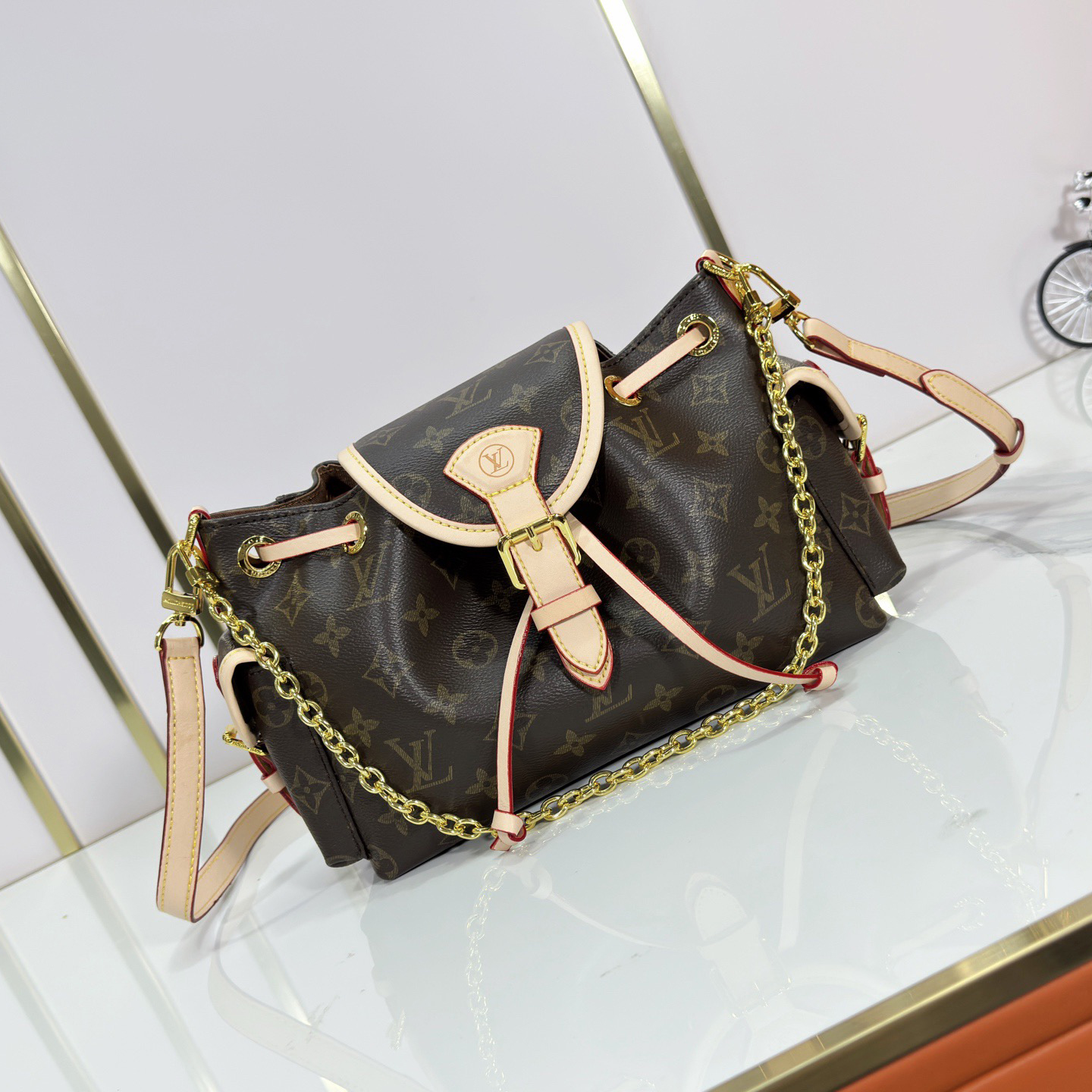 LV High Quality Women Shoulder Bags Luxuries With Eye-Catching Buckles And Detachable Chains Light Up Monogram Canvas Bag Body Side Pockets For Easy Access To Keys Lipstick And Other Small Items Female Hand Bag