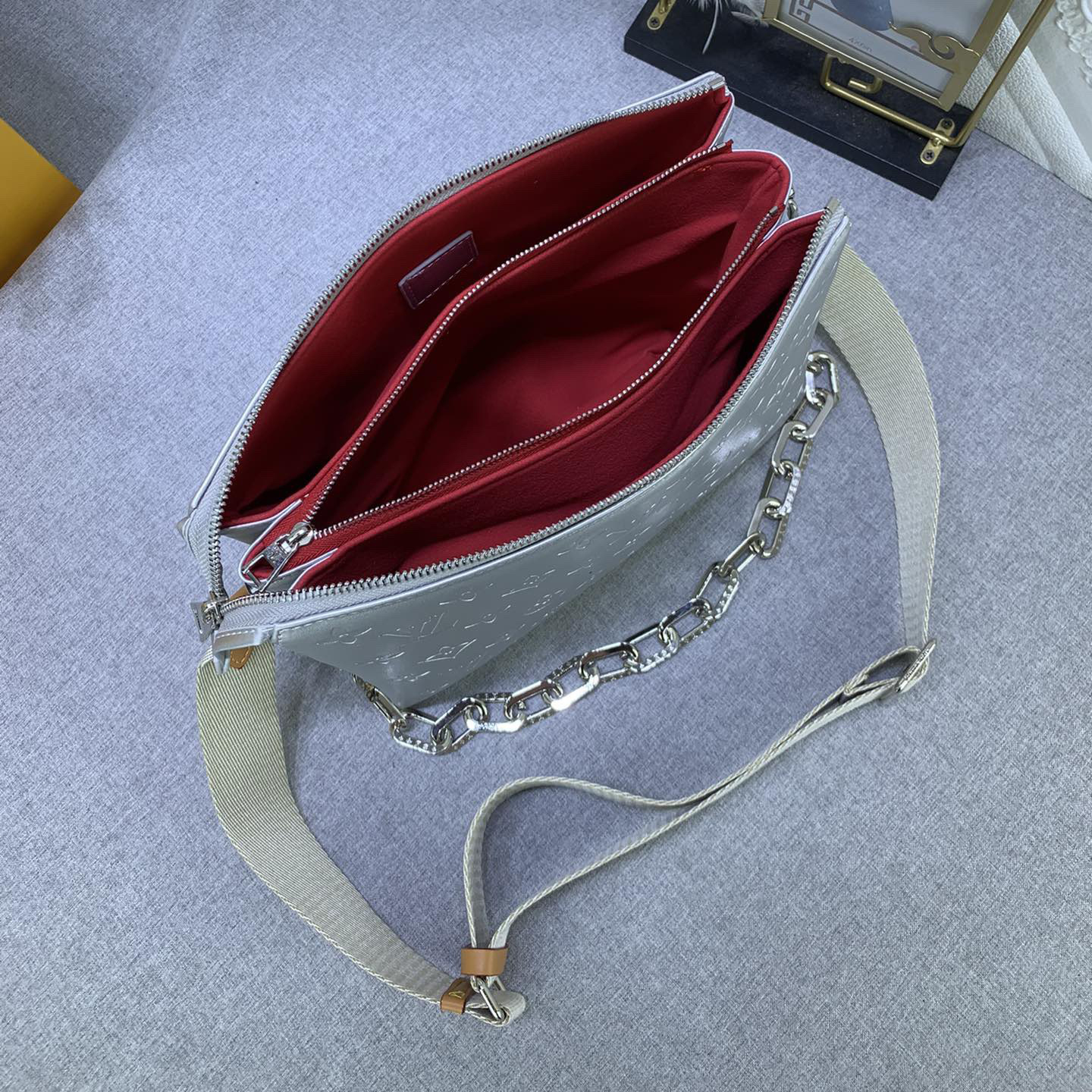 LV High Quality Women Shoulder Bags Luxuries Handbag Monogram Embossed Fluffy Sheepskin Creates A Pillow Configuration Can Be Slung Diagonally With Shoulder Straps Or Carried Under The Armpit With Female Hand Bag