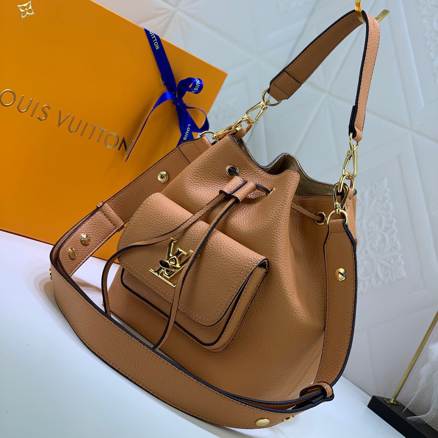 LV High Quality Women Shoulder Bags Luxury Bucket Bags Are Made Of Granular Calf Leather With Movable And Adjustable Straps That Can Be Worn On The Shoulders And Crossed Over The Body Monogram Reverse Shoulder Tote Female Purse Wallet Hand Bag