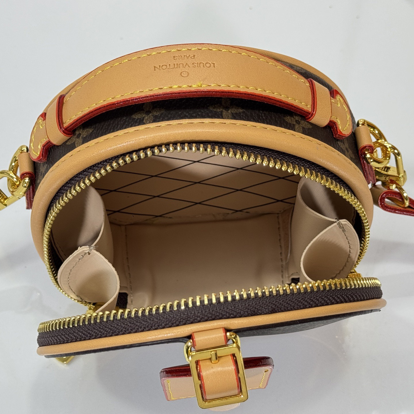 LV High Quality Women Shoulder Bags Luxuries Handbag Is Crafted With Monogram Canvas To Create A Classic Design It Features Detachable Shoulder Straps And Is Suitable For Carrying Carrying Or As A Waist Bag Female Hand Bag