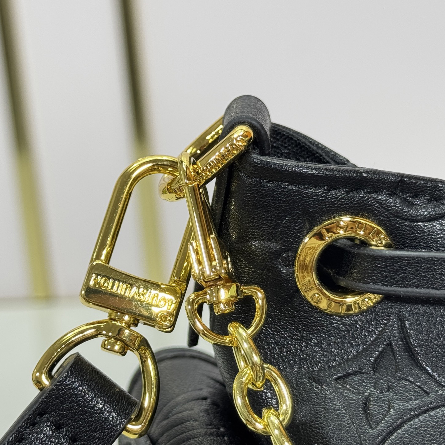 LV High Quality Women Shoulder Bags Luxuries With Eye-Catching Buckles And Detachable Chains Light Up Monogram Canvas Bag Body Side Pockets For Easy Access To Keys Lipstick And Other Small Items Female Hand Bag