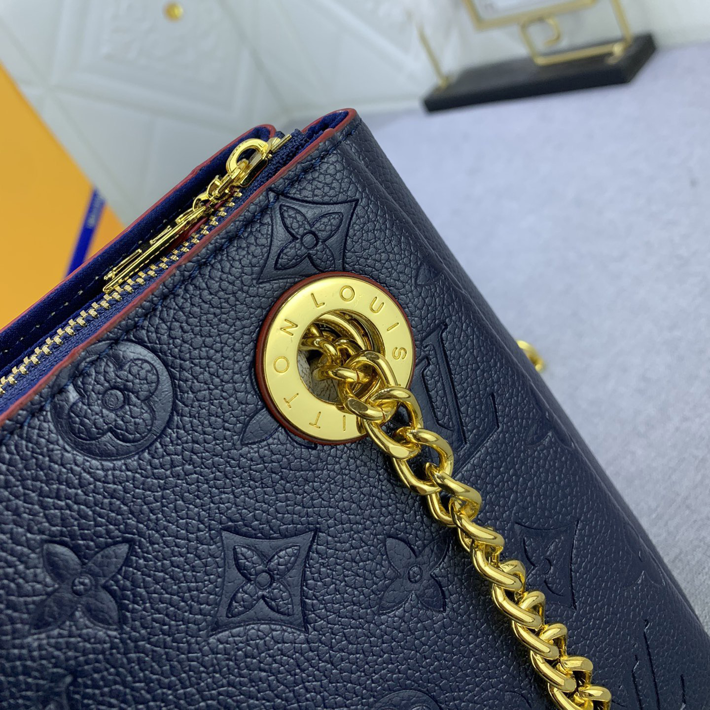 LV High Quality Women Shoulder Bags Luxury Handbag Is Made Of Monogram Canvas And Grain Calf Leather Equipped With A Gold Sliding Chain Gold Metal Trim And Eye-Catching Leather Trim Female Hand Bag