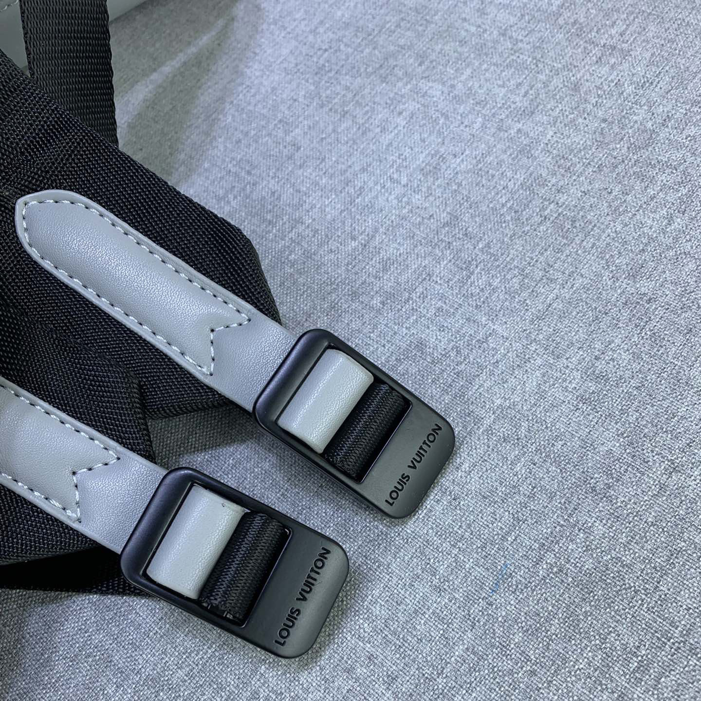 LV High Quality Women Backpack Luxury Backpack Is Made Of Lightweight And Soft Cowhide Leather With Subtle Embossed Classic Monogram Pattern. The Comfortable Shoulder Straps And Wrap Around Zipper Fit Contemporary Travel Style Female Backpack