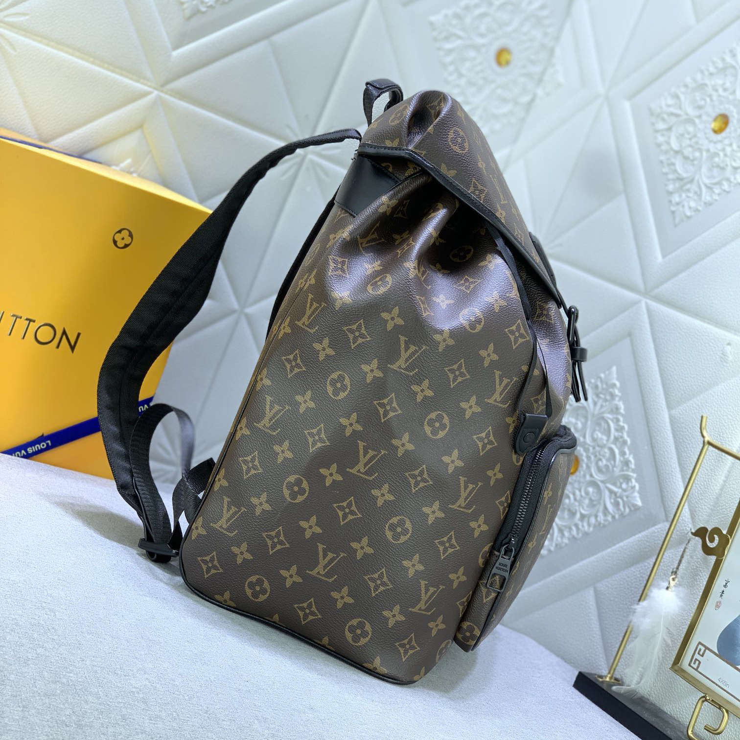 LV High Quality Unisex Backpack Luxuries Backpack Is Made Of Monogram Eclipse Canvas With Leather Trim And Features A Drawstring And Magnetic Buckle Strap For Secure Storage Adjustable Shoulder Strap Female Backpack