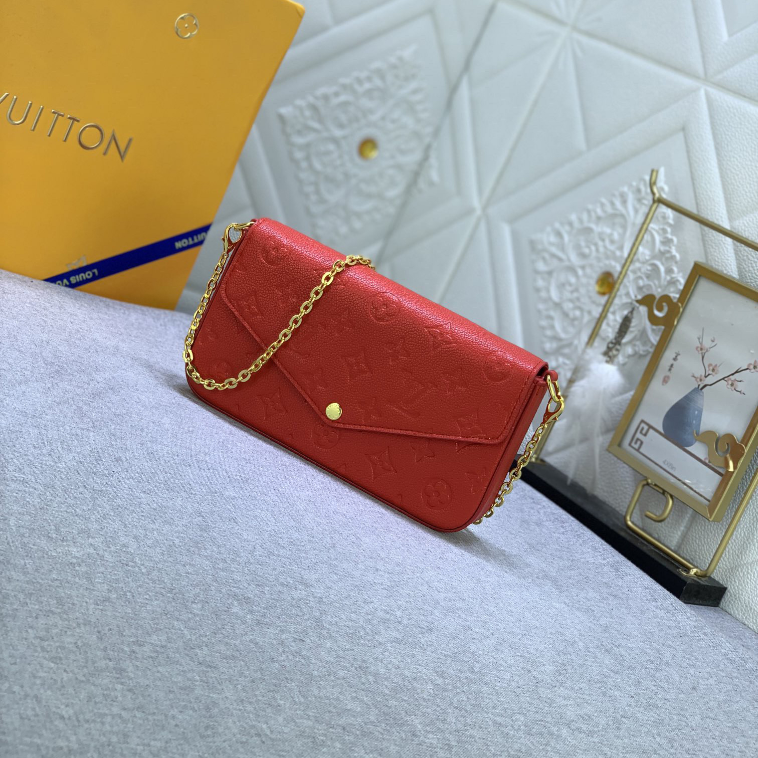 LV High Quality Women Shoulder Bags Luxury Chain Leather Depicts Monogram Print That Includes A Detachable Inner Bag Tie The Chain To Complete The Free Conversion Between The Handbag And Shoulder Bag Female Hand Bag