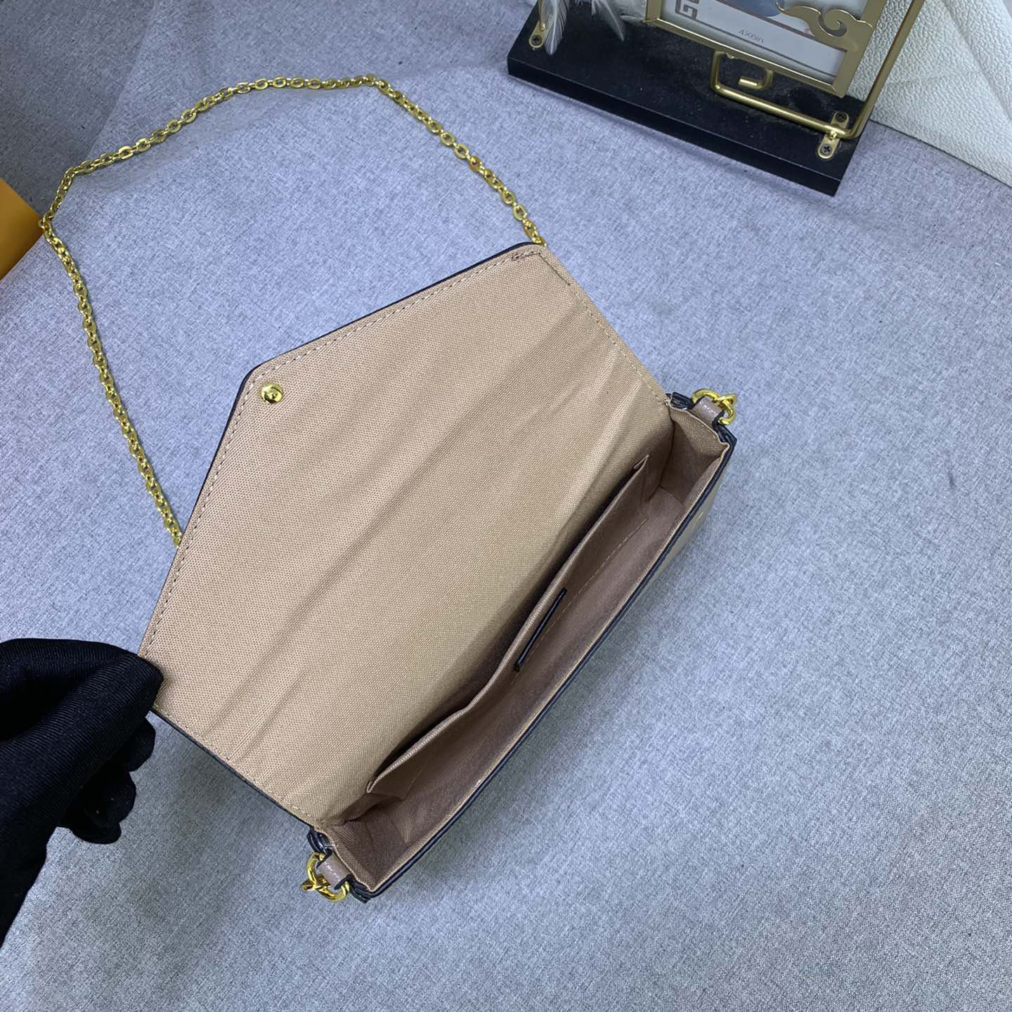 LV High Quality Women Shoulder Bags Luxury Chain Leather Depicts Monogram Print That Includes A Detachable Inner Bag Tie The Chain To Complete The Free Conversion Between The Handbag And Shoulder Bag Female Hand Bag