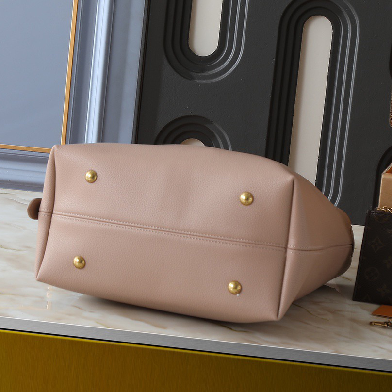 LV High Quality Women Shoulder Bags Luxuries Handbag Is Made Of Smooth Cowhide Leather Paired With Suede Cowhide Lining The Shoulder Strap Can Be Adjusted By A Padlock Buckle And Is Detachable Female Hand Bag