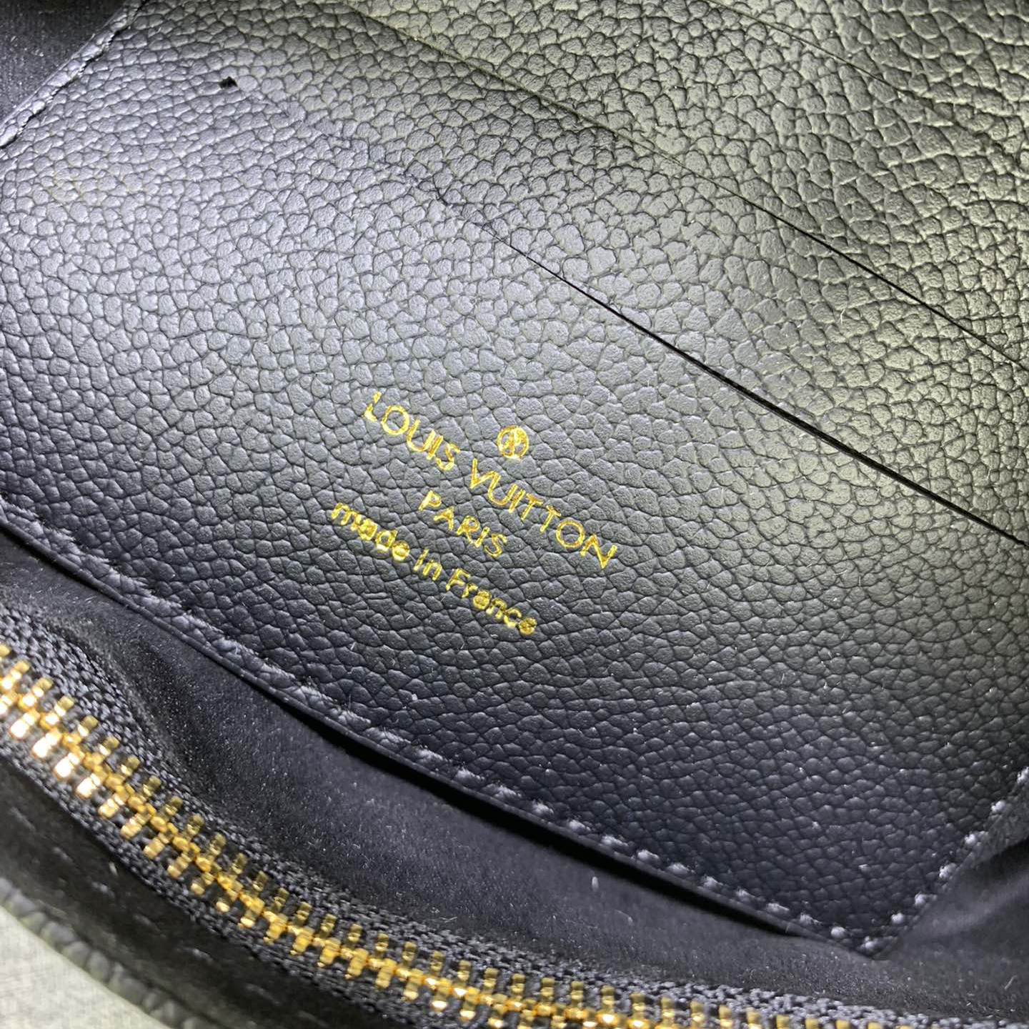 LV High Quality Women Shoulder Bags Luxury Handbags Are Made Of Grain Cowhide Leather With Adjustable Shoulder Straps That Can Be Removed Allowing For Easy Switching Between Crossbody And Long/Short Shoulder Back Female Hand Bags