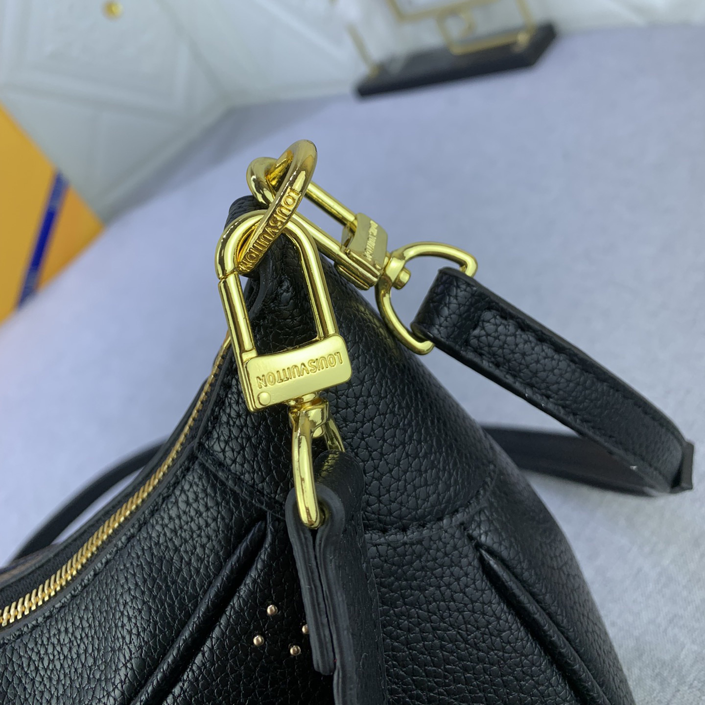 LV High Quality Women Shoulder Bags Luxury Handbags Feature Eye-Catching Studs That Delicately Construct Classic Monogram Patterns Showcasing The Brand's Craftsmanship Both The Handle And Adjustable Shoulder Strap Are Detachable Female Hand Bag