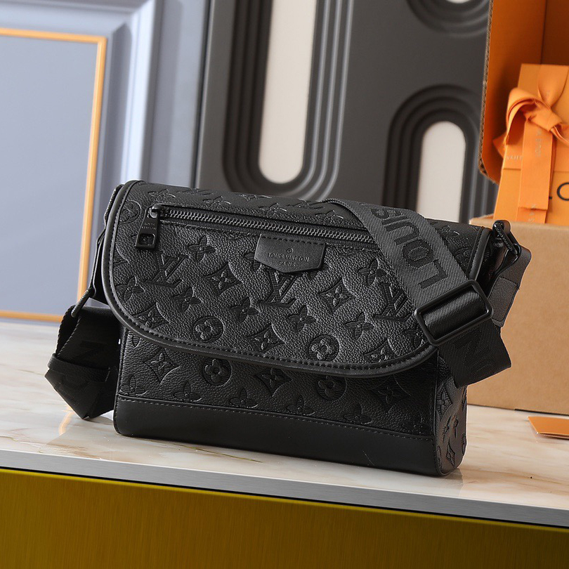 LV High Quality Women Shoulder Bags Luxury Postman Bag Is Crafted With Monogram Eclipse Canvas To Create A Sophisticated Design Featuring A Female Hand Bag With A Zip Closure On The Flip Top