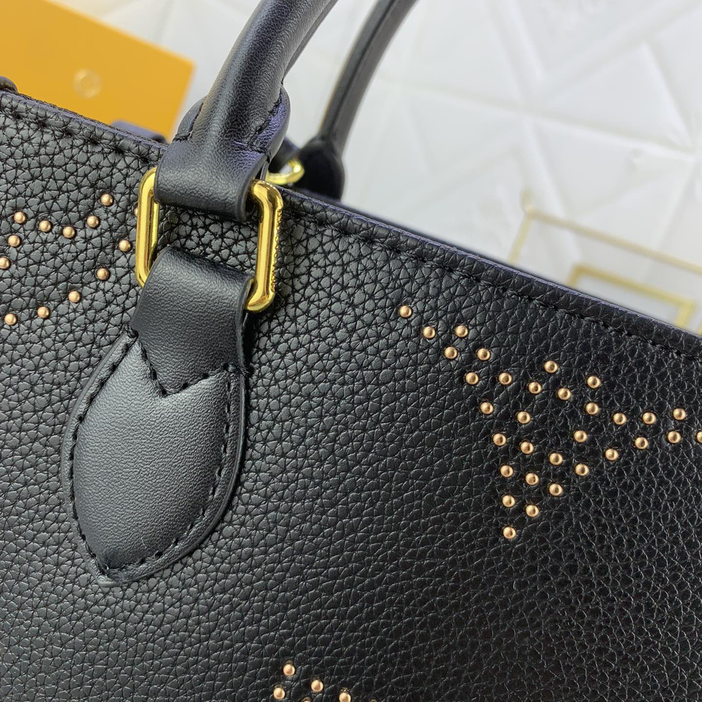 LV High Quality Women Shoulder Bags Luxury Bags Print Monogram Patterns On Soft Grain Cowhide With Ample Interior Space To Accommodate Laptops And Other Office Supplies Female Hand Bags