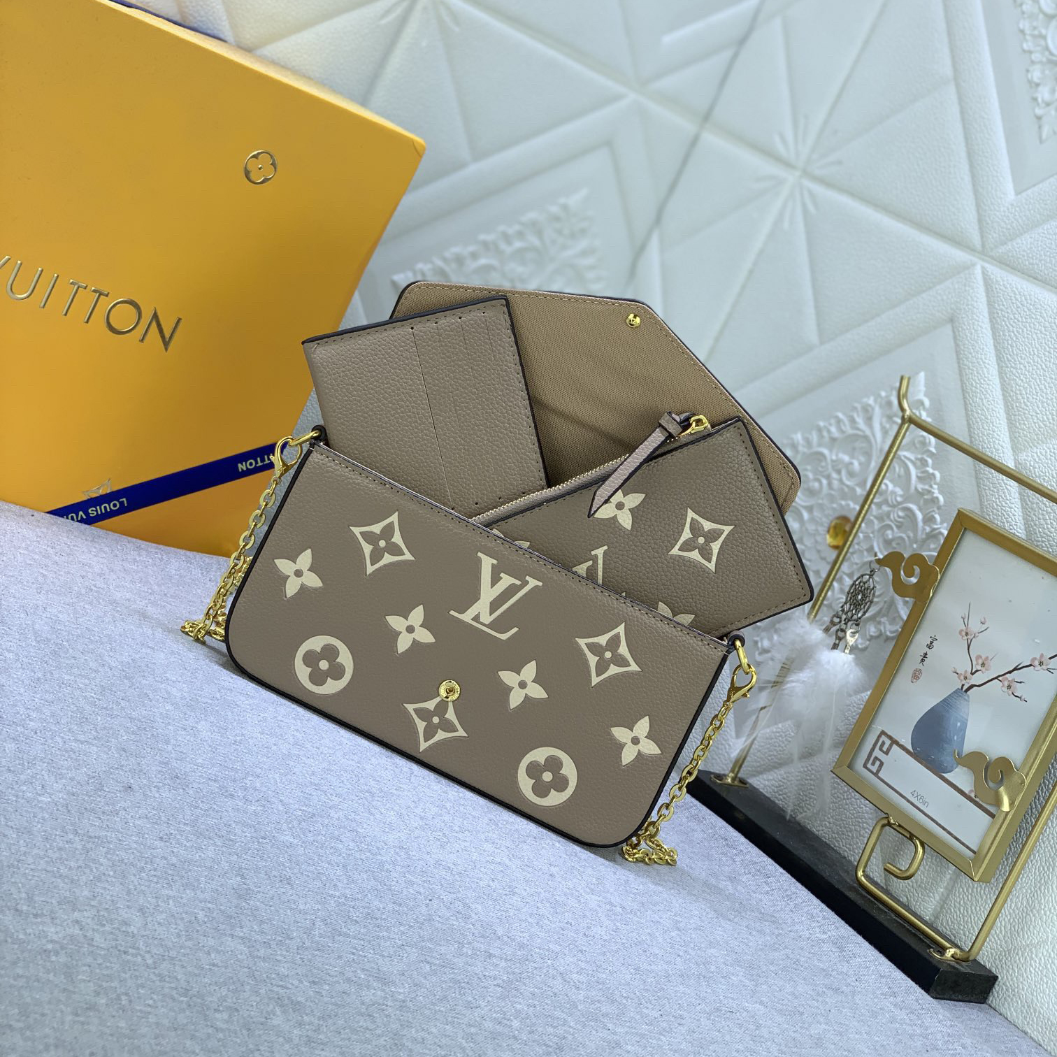 LV High Quality Women Shoulder Bags Luxury Chain Leather Depicts Monogram Print That Includes A Detachable Inner Bag Tie The Chain To Complete The Free Conversion Between The Handbag And Shoulder Bag Female Hand Bag