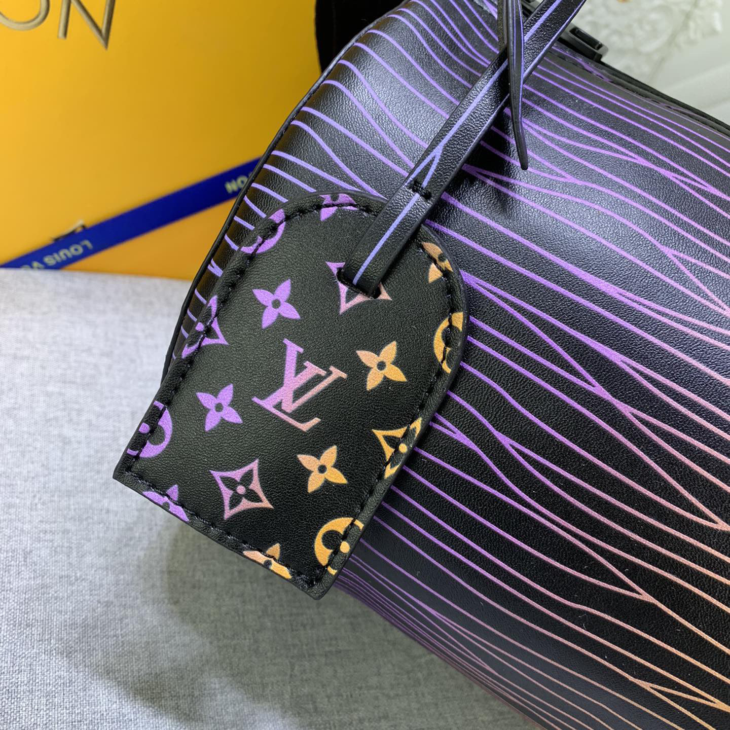 LV High Quality Women Shoulder Bags Luxury Soft Cylindrical Bag With Wide Handle And Wide Shoulder Strap The Spacious Interior Can Accommodate A Variety Of Items Female Hand Bag