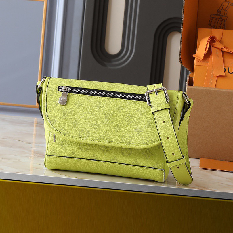 LV High Quality Women Shoulder Bags Luxury Postman Bag Is Crafted With Monogram Eclipse Canvas To Create A Sophisticated Design Featuring A Female Hand Bag With A Zip Closure On The Flip Top