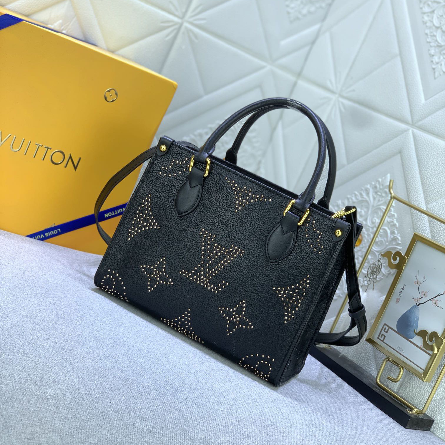 LV High Quality Women Shoulder Bags Luxury Bags Print Monogram Patterns On Soft Grain Cowhide With Ample Interior Space To Accommodate Laptops And Other Office Supplies Female Hand Bags
