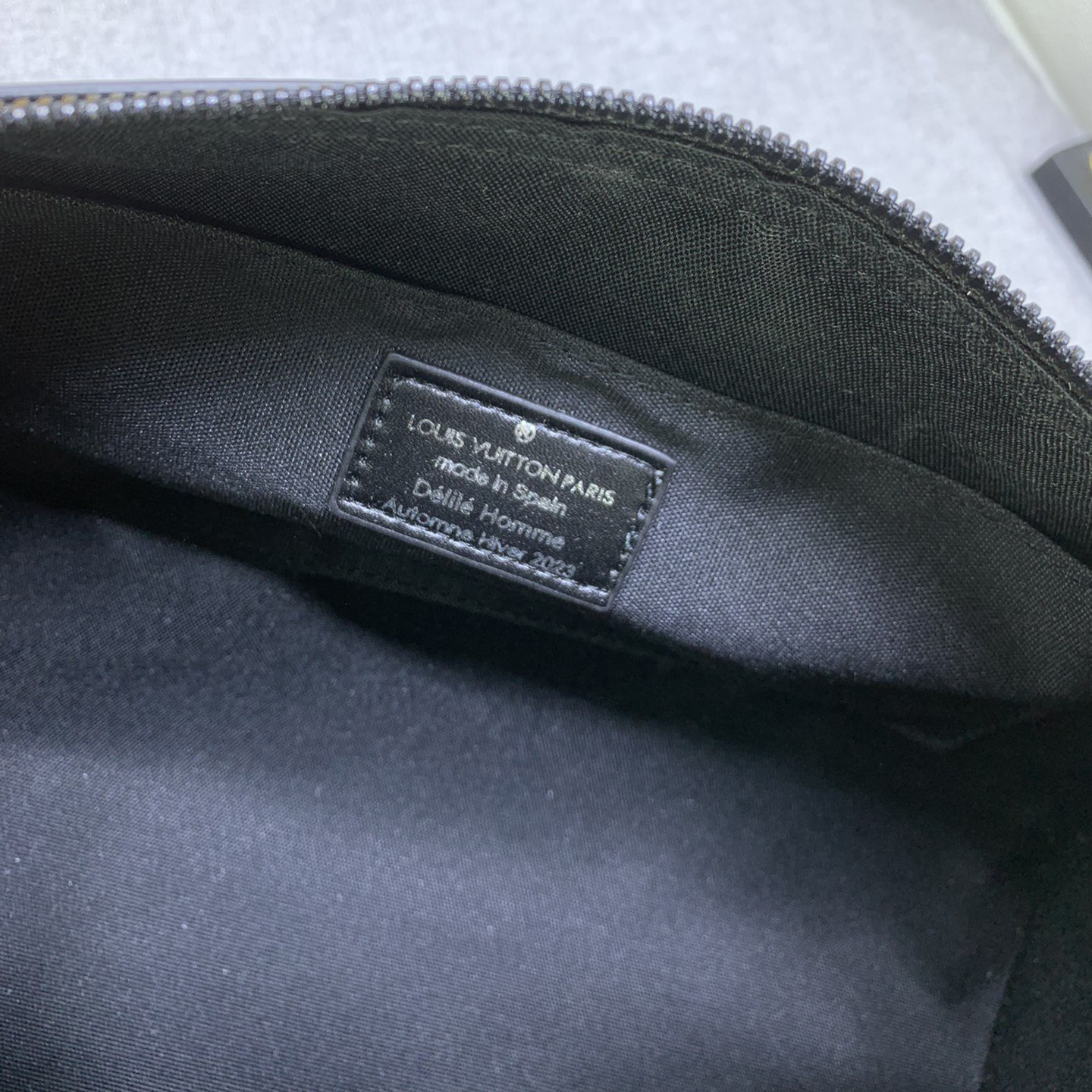 LV High Quality Women Shoulder Bags Luxury Soft Cylindrical Bag With Wide Handle And Wide Shoulder Strap The Spacious Interior Can Accommodate A Variety Of Items Female Hand Bag